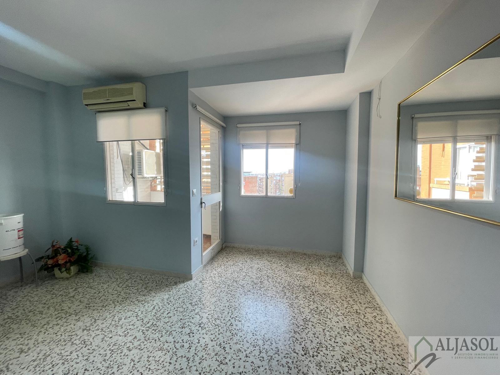 For sale of flat in Tomares