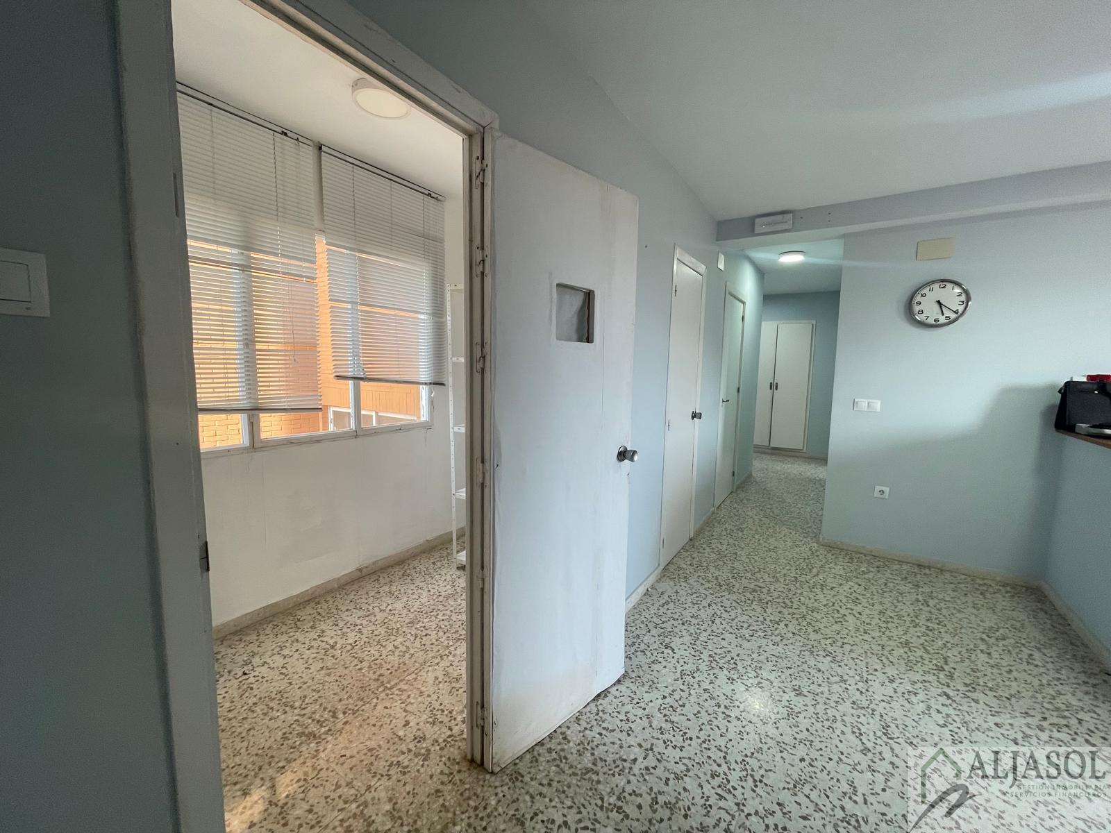 For sale of flat in Tomares