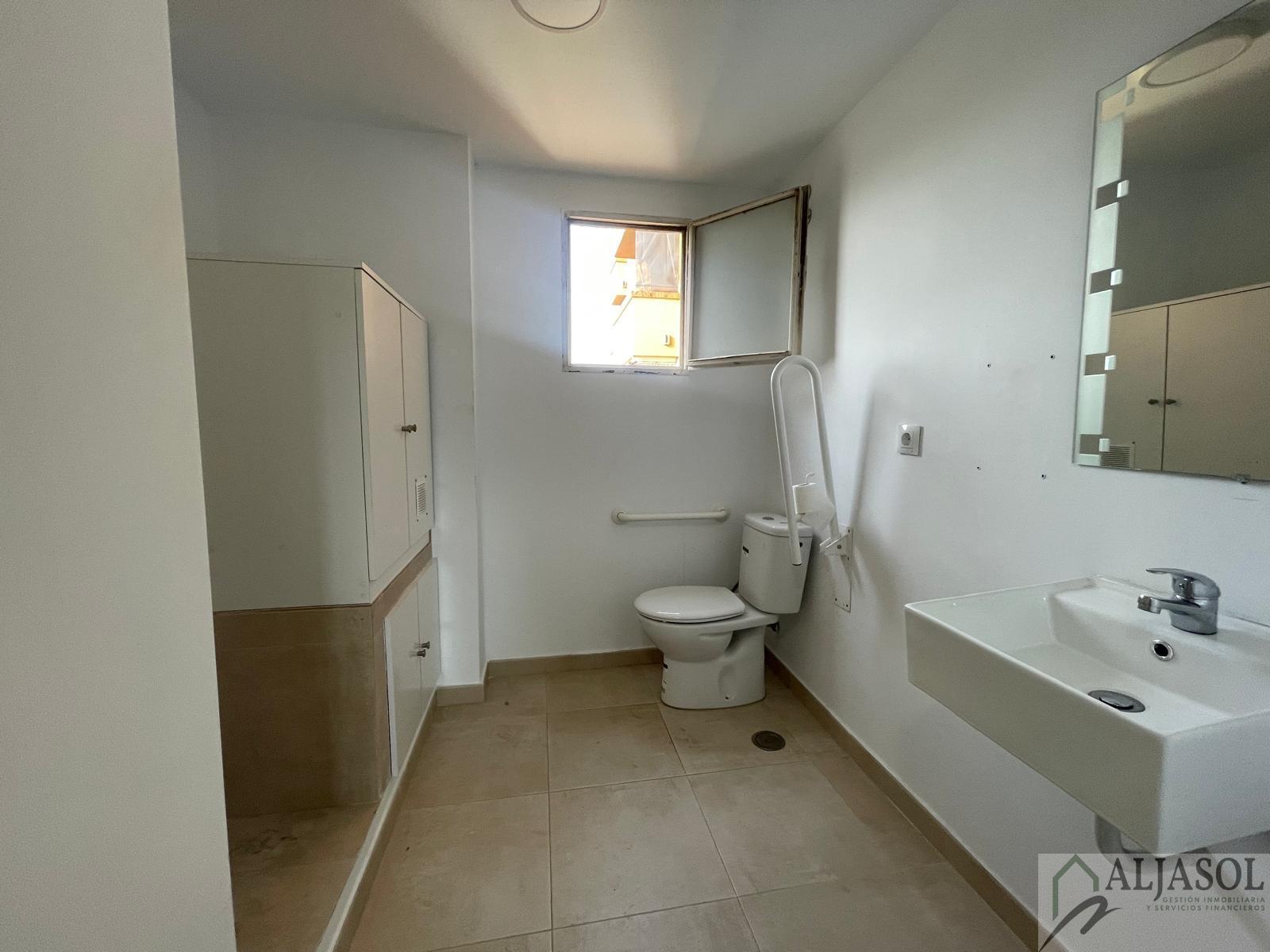 For sale of flat in Tomares
