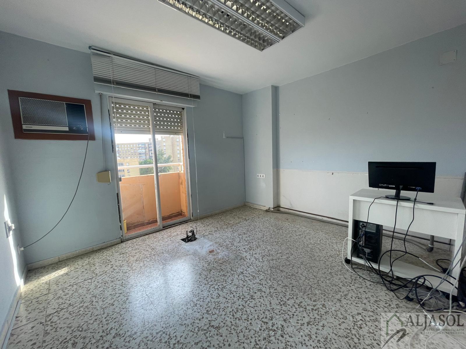 For sale of flat in Tomares