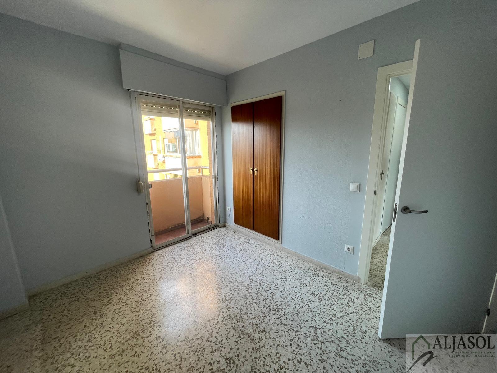 For sale of flat in Tomares