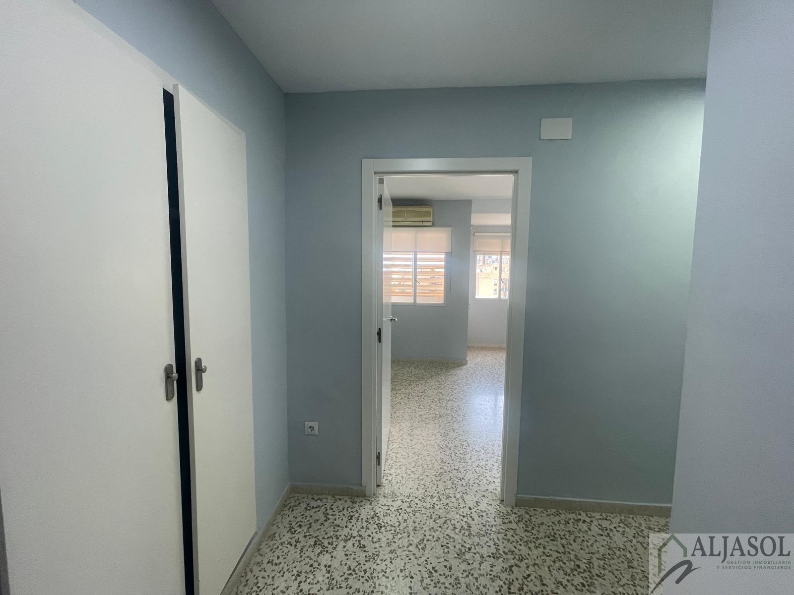For sale of flat in Tomares