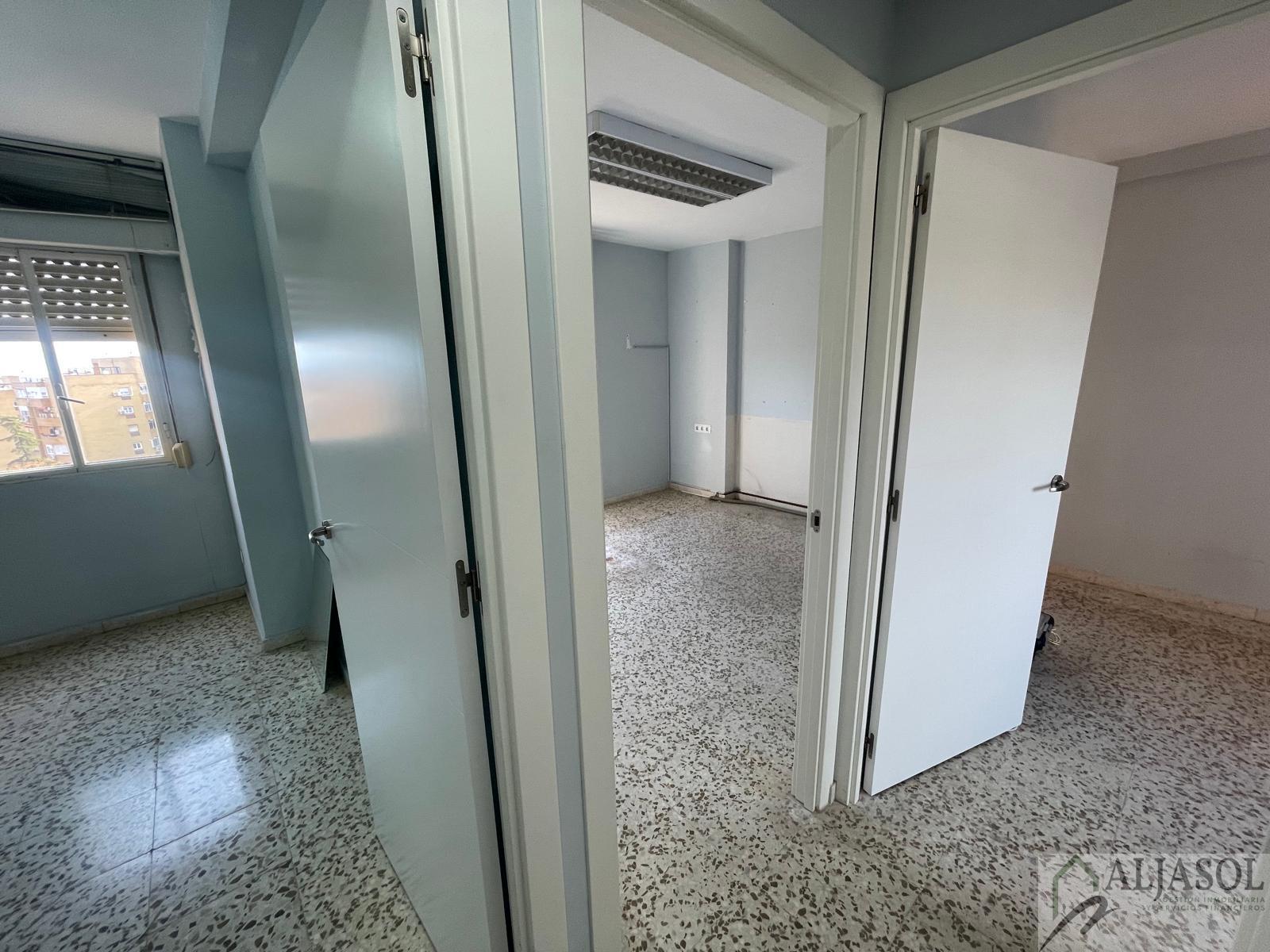 For sale of flat in Tomares