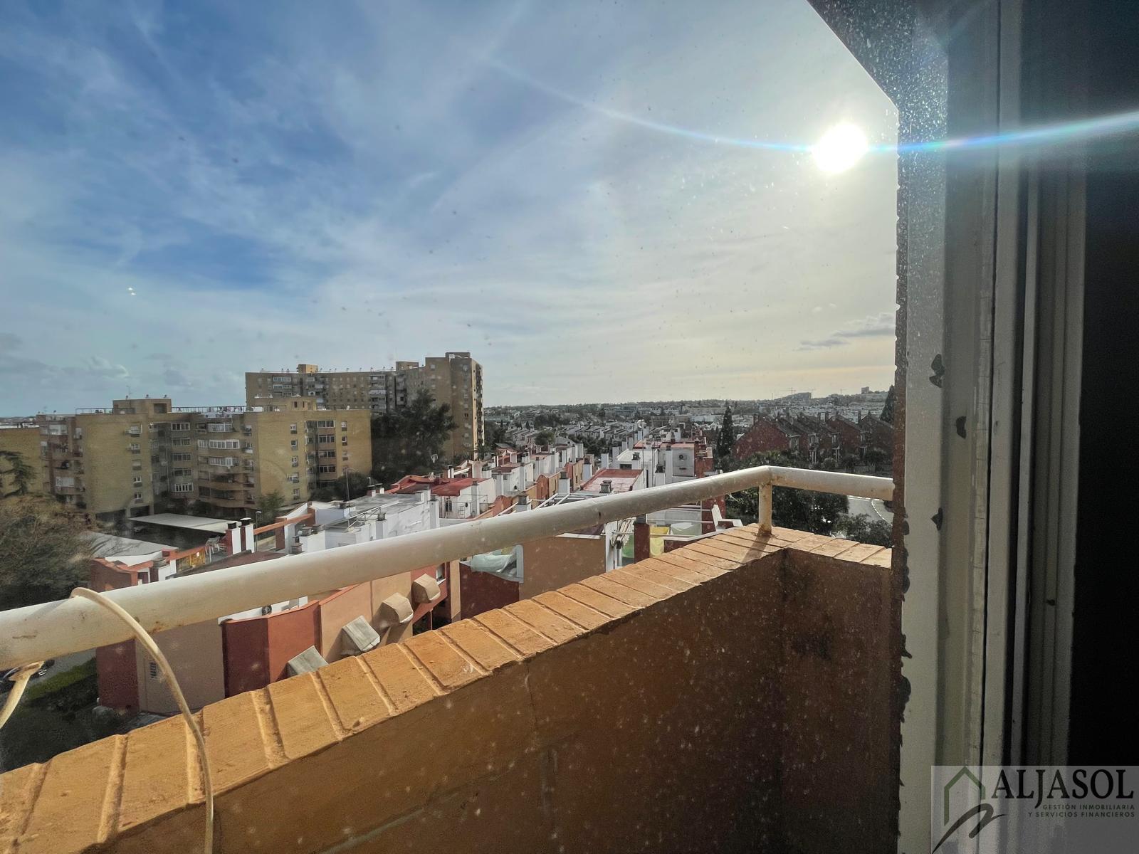 For sale of flat in Tomares