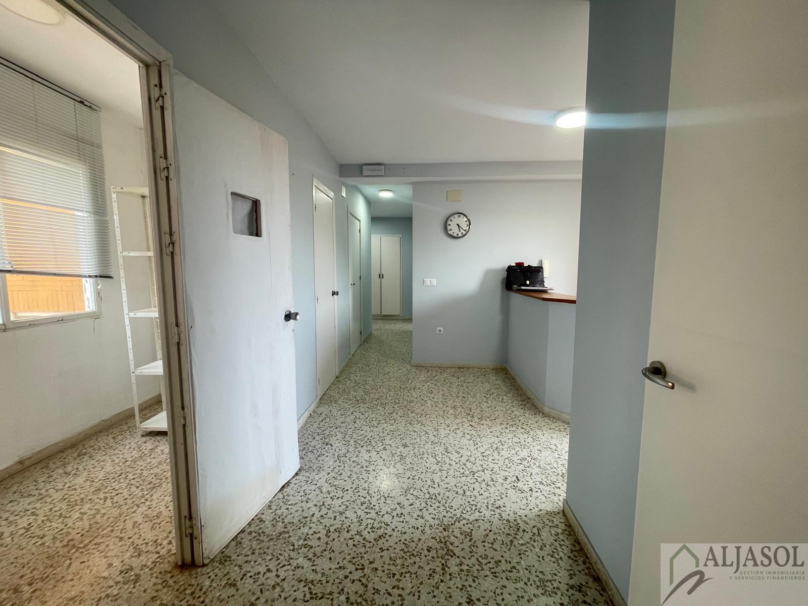 For sale of flat in Tomares