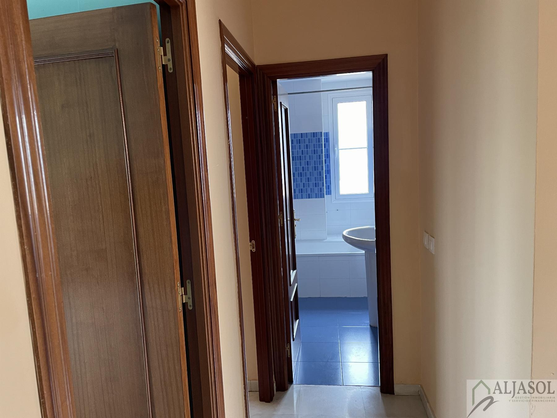 For sale of house in Salteras