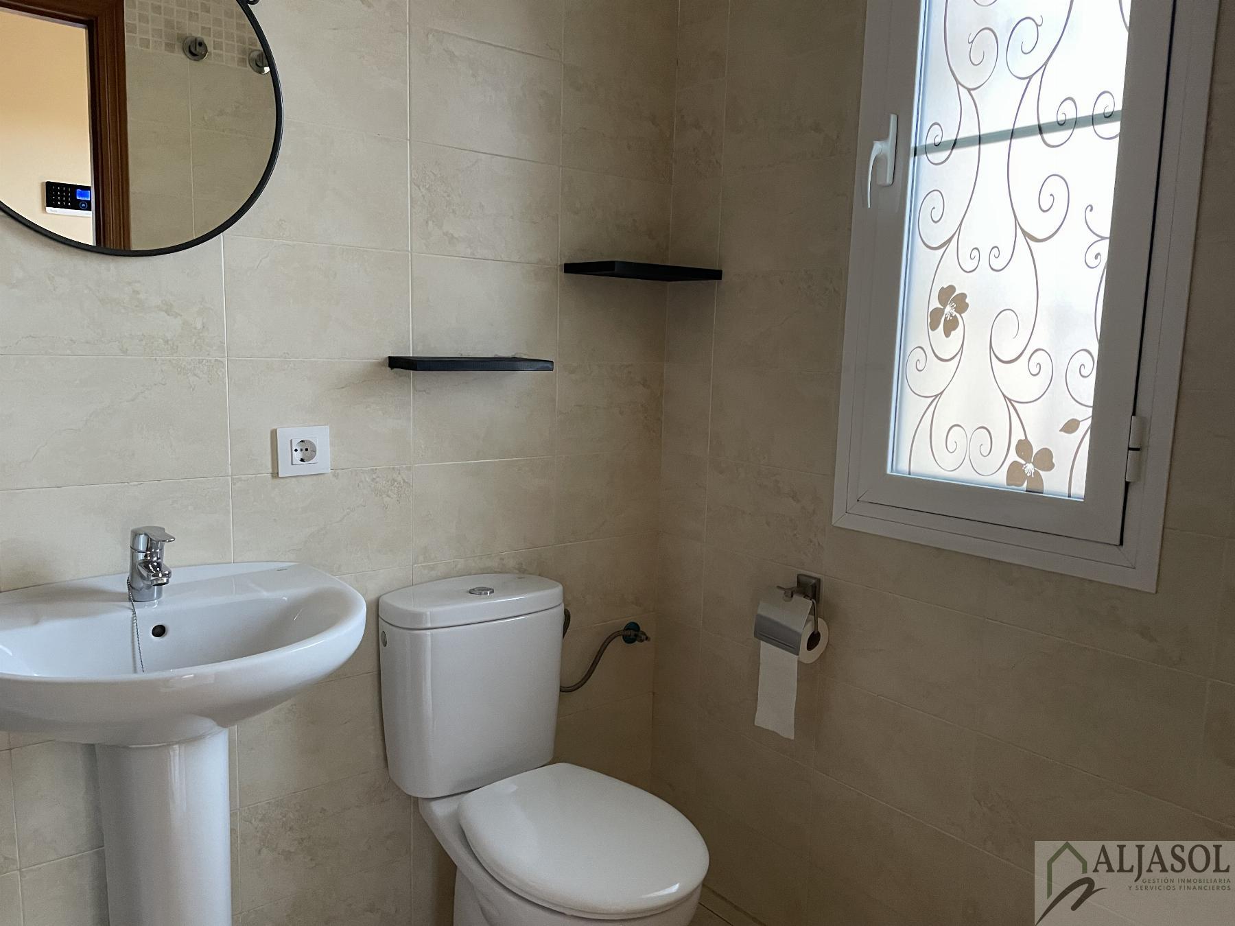 For sale of house in Salteras