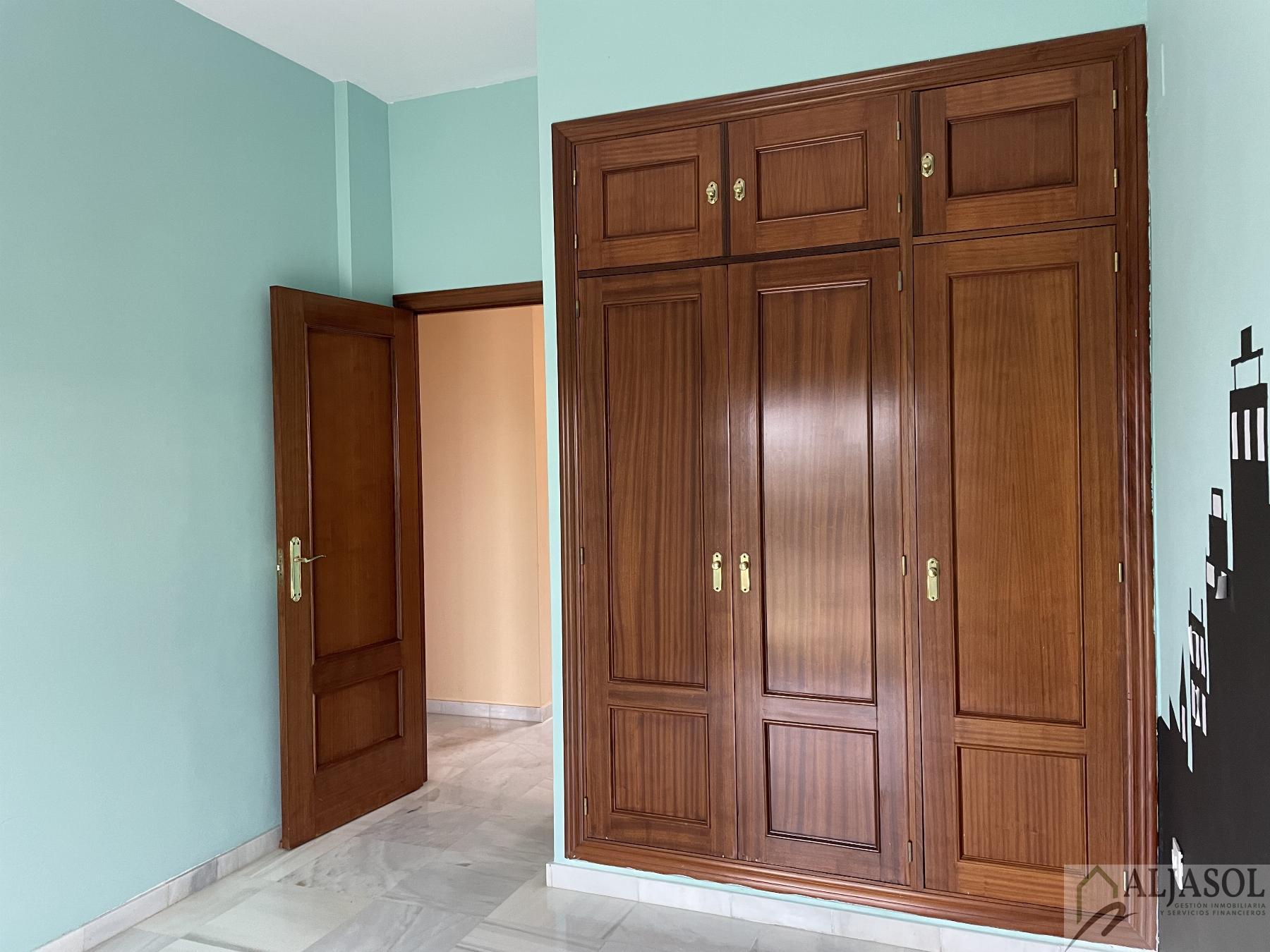 For sale of house in Salteras