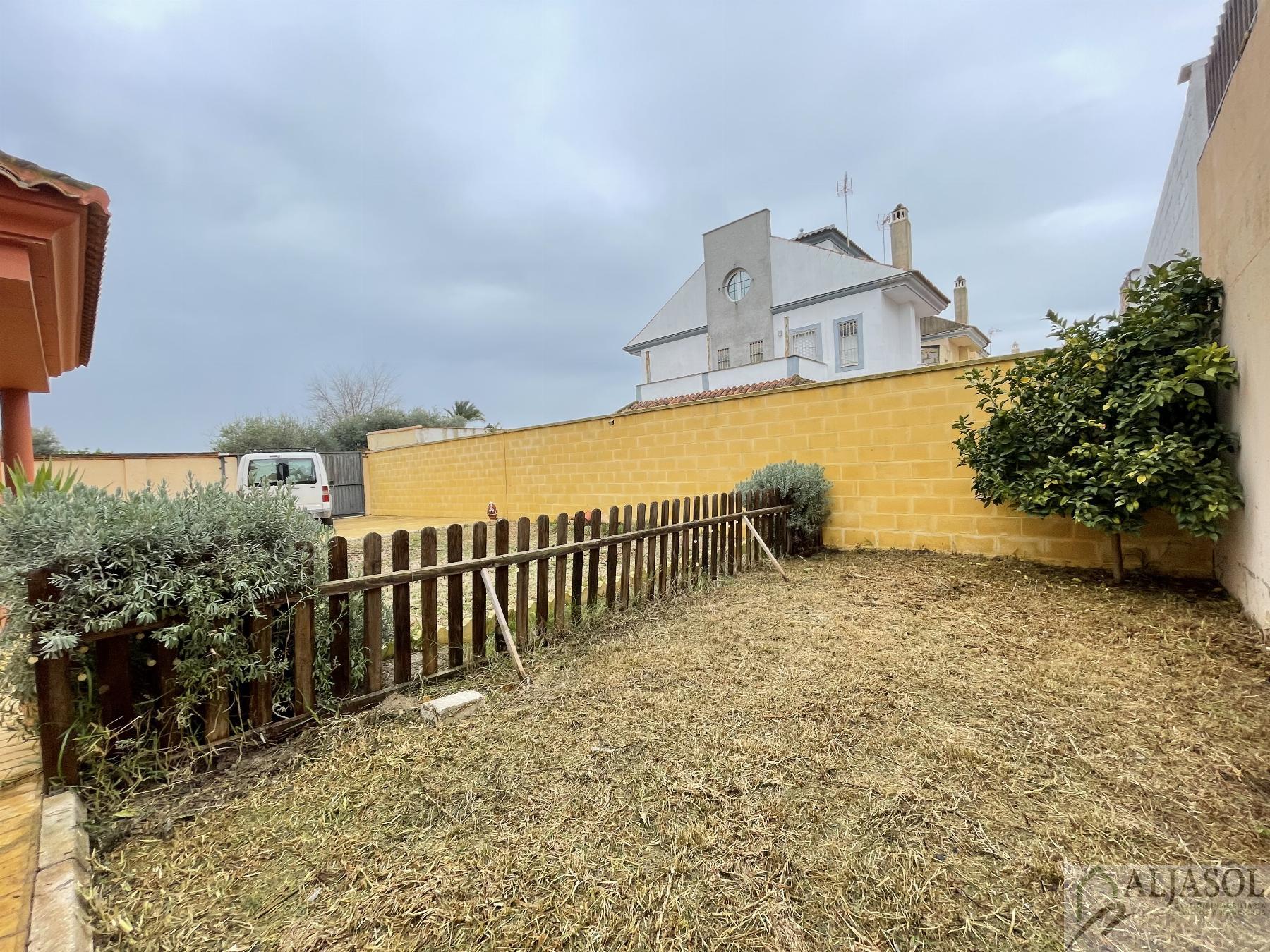 For sale of house in Salteras