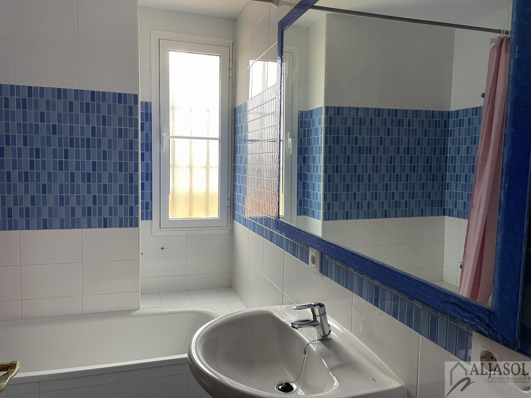 For sale of house in Salteras