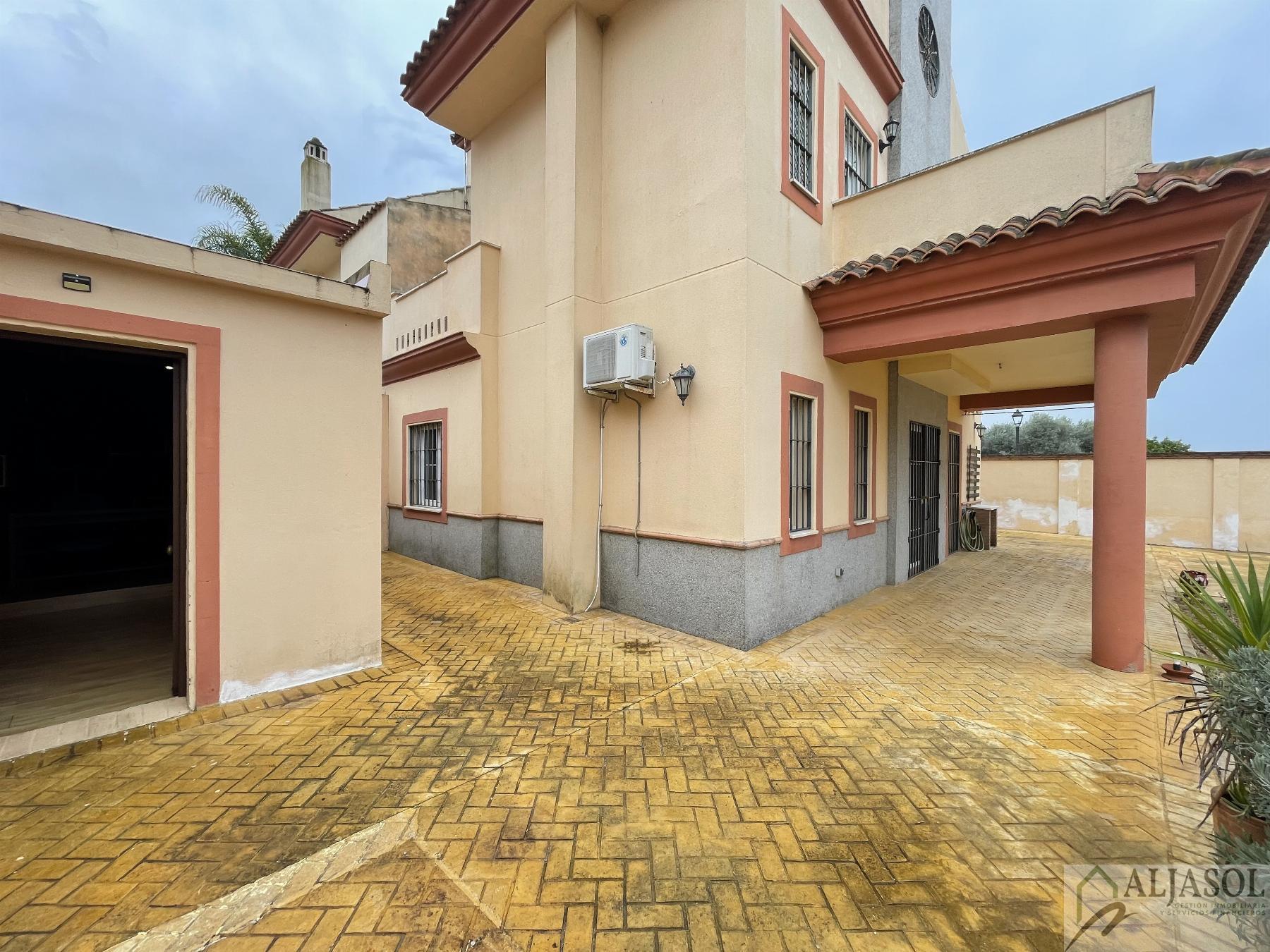 For sale of house in Salteras