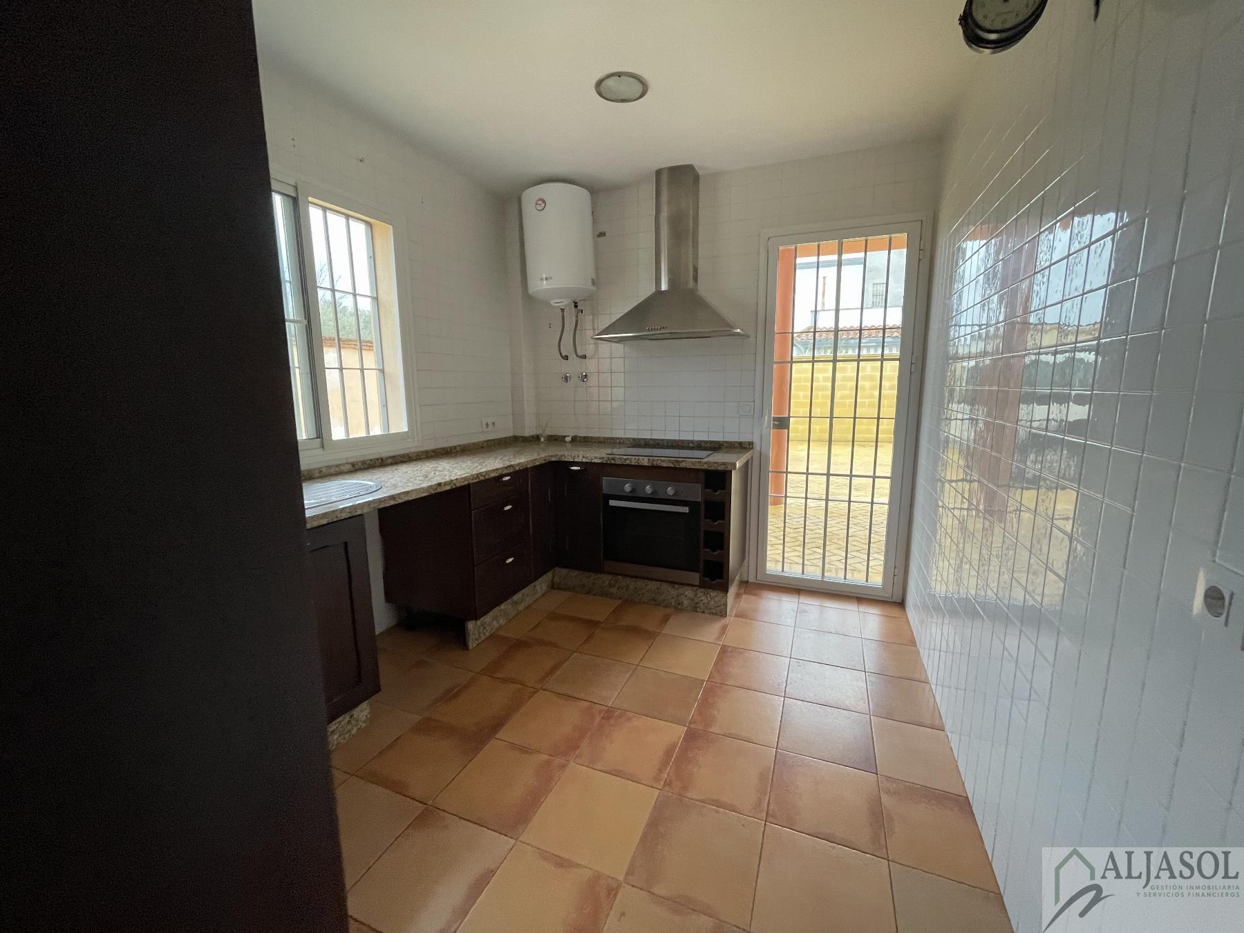 For sale of house in Salteras