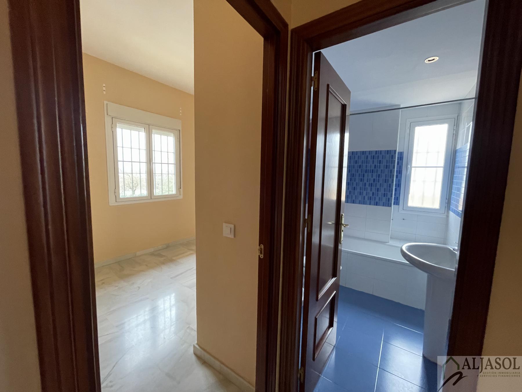 For sale of house in Salteras