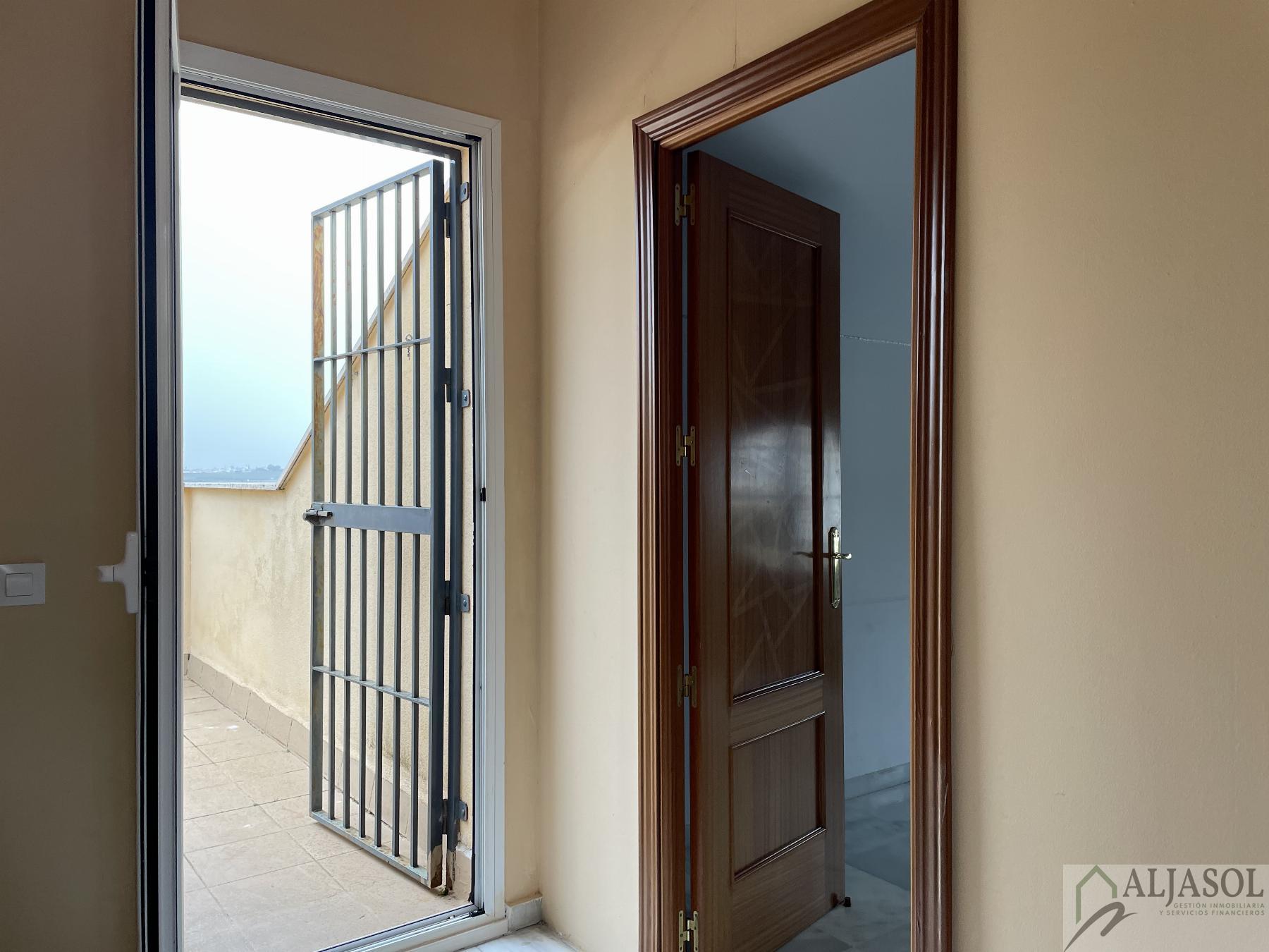 For sale of house in Salteras