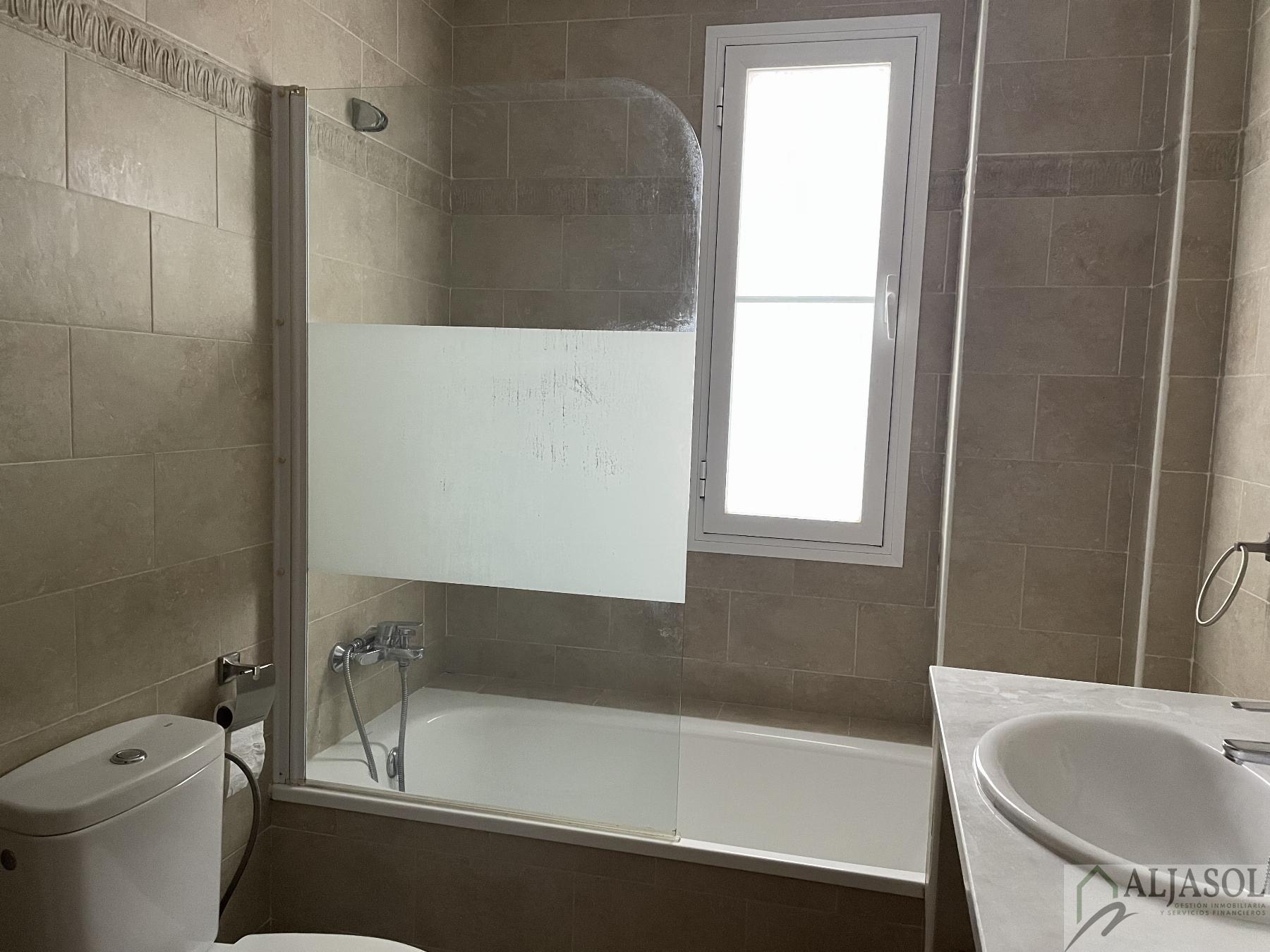 For sale of house in Salteras