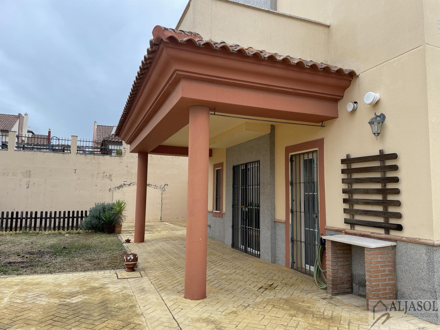 For sale of house in Salteras