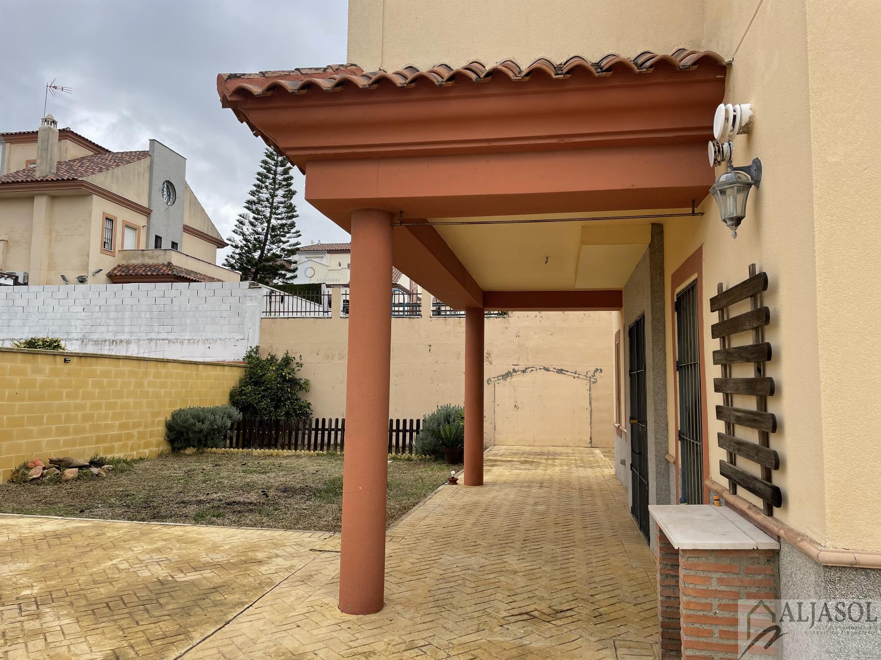 For sale of house in Salteras