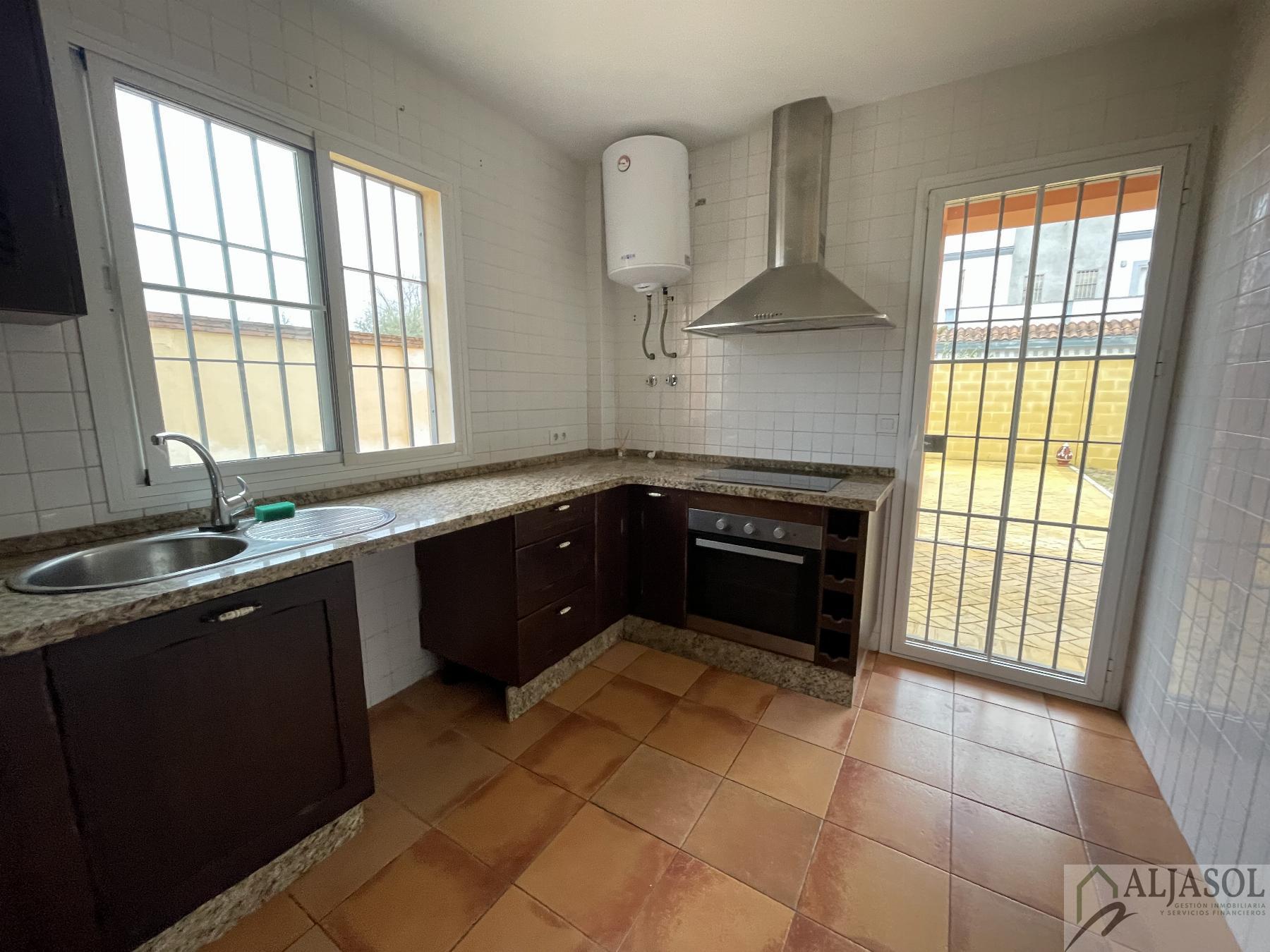 For sale of house in Salteras