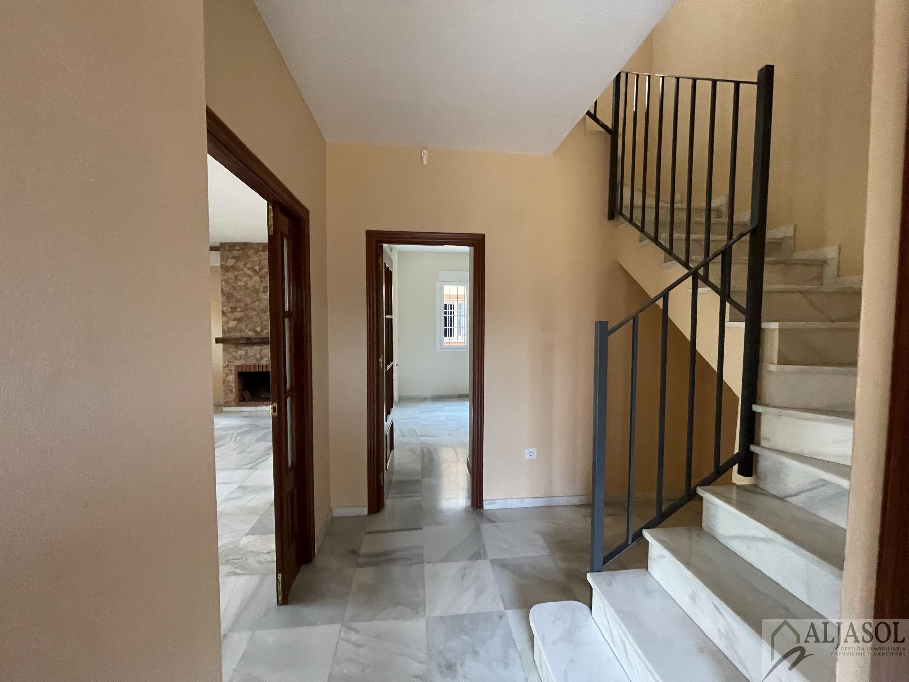 For sale of house in Salteras