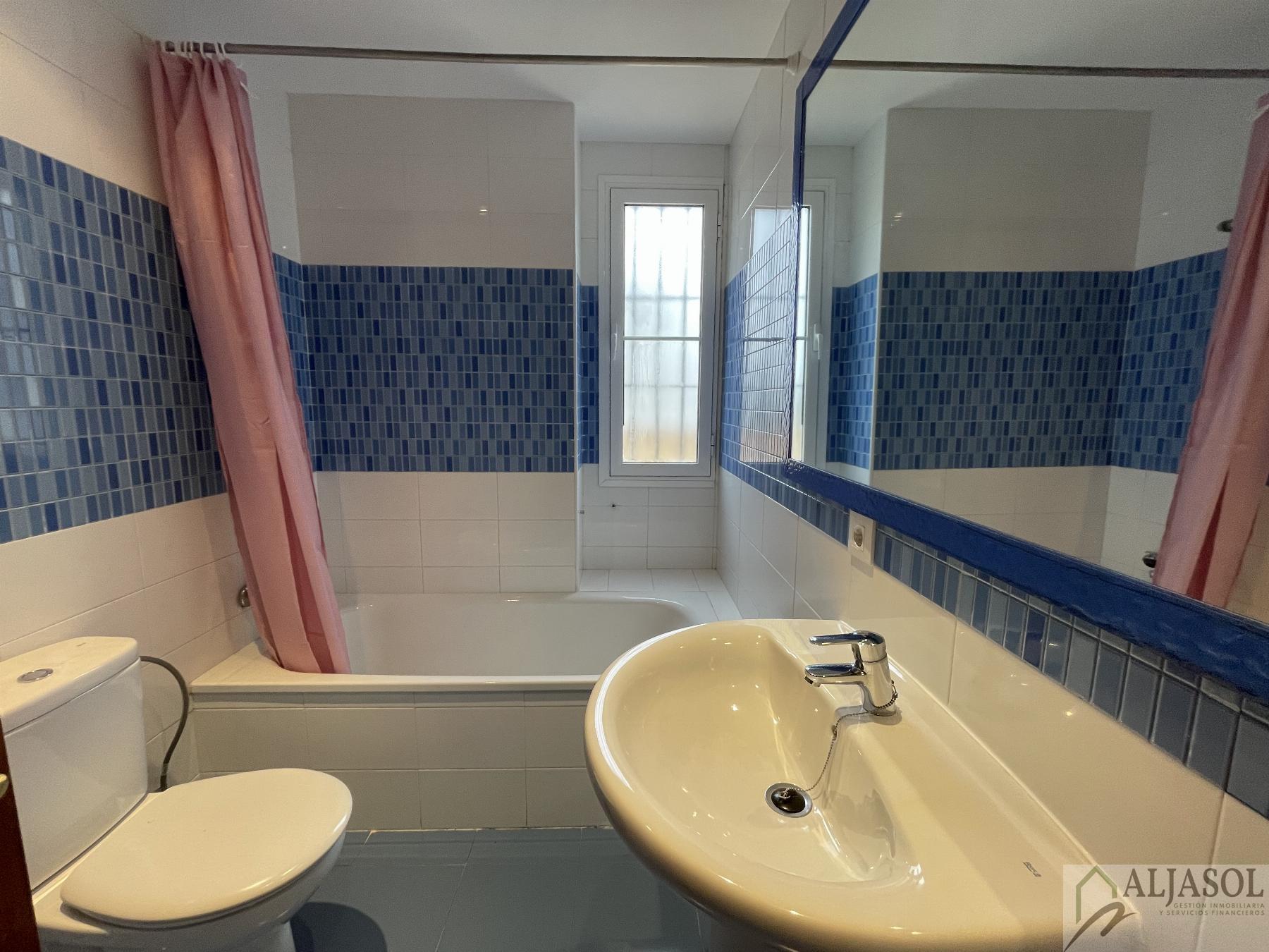 For sale of house in Salteras