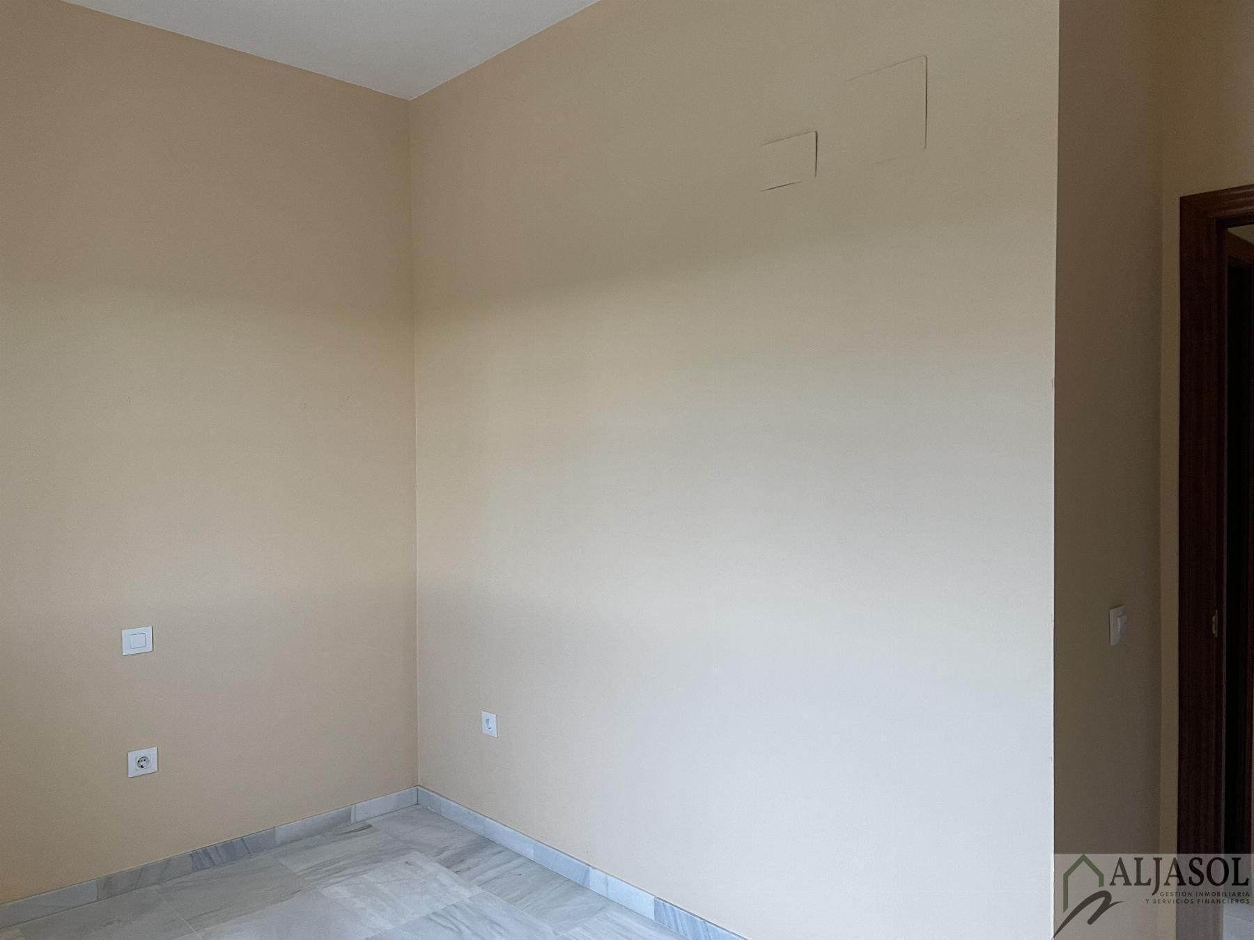 For sale of house in Salteras