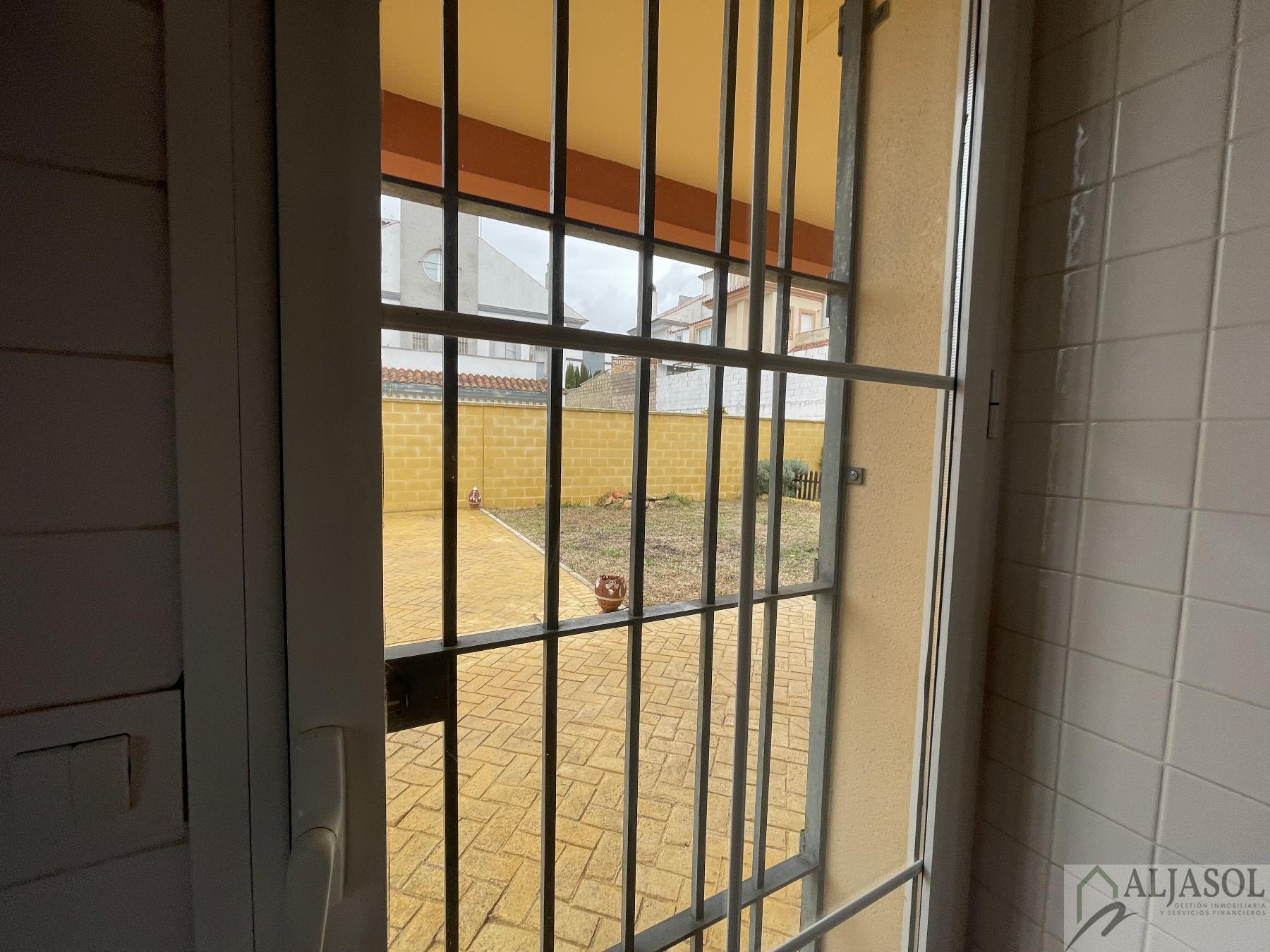 For sale of house in Salteras