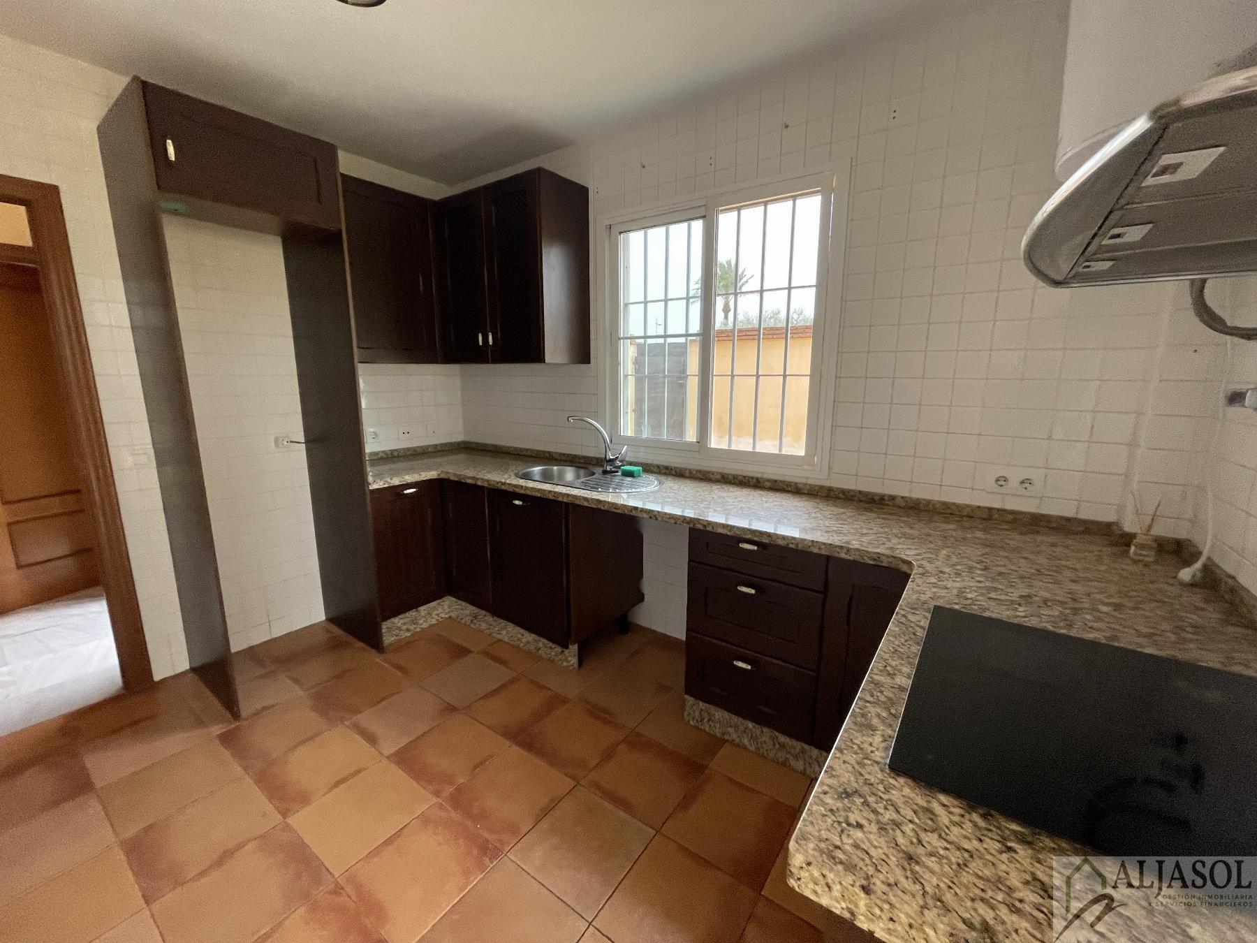 For sale of house in Salteras