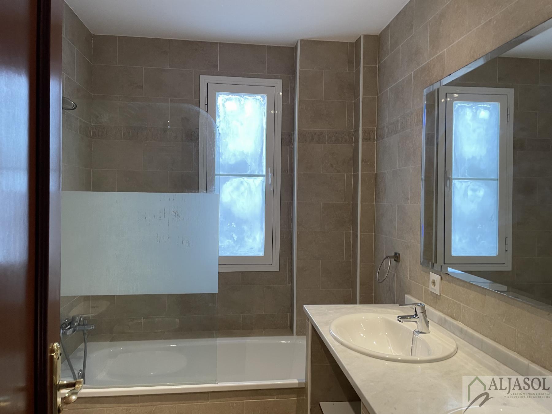 For sale of house in Salteras