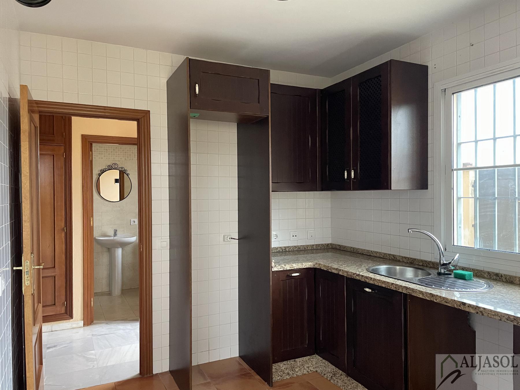 For sale of house in Salteras