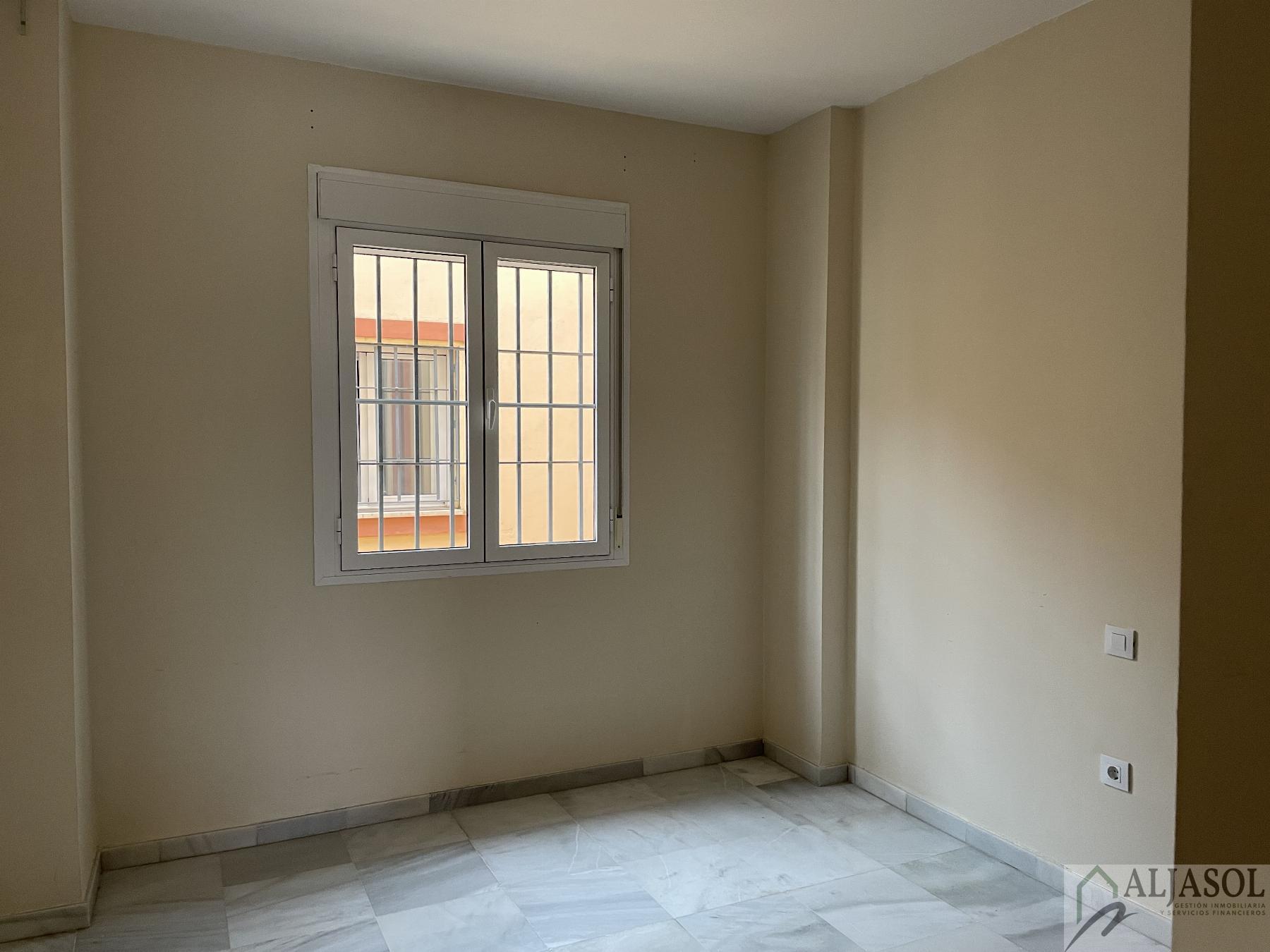 For sale of house in Salteras
