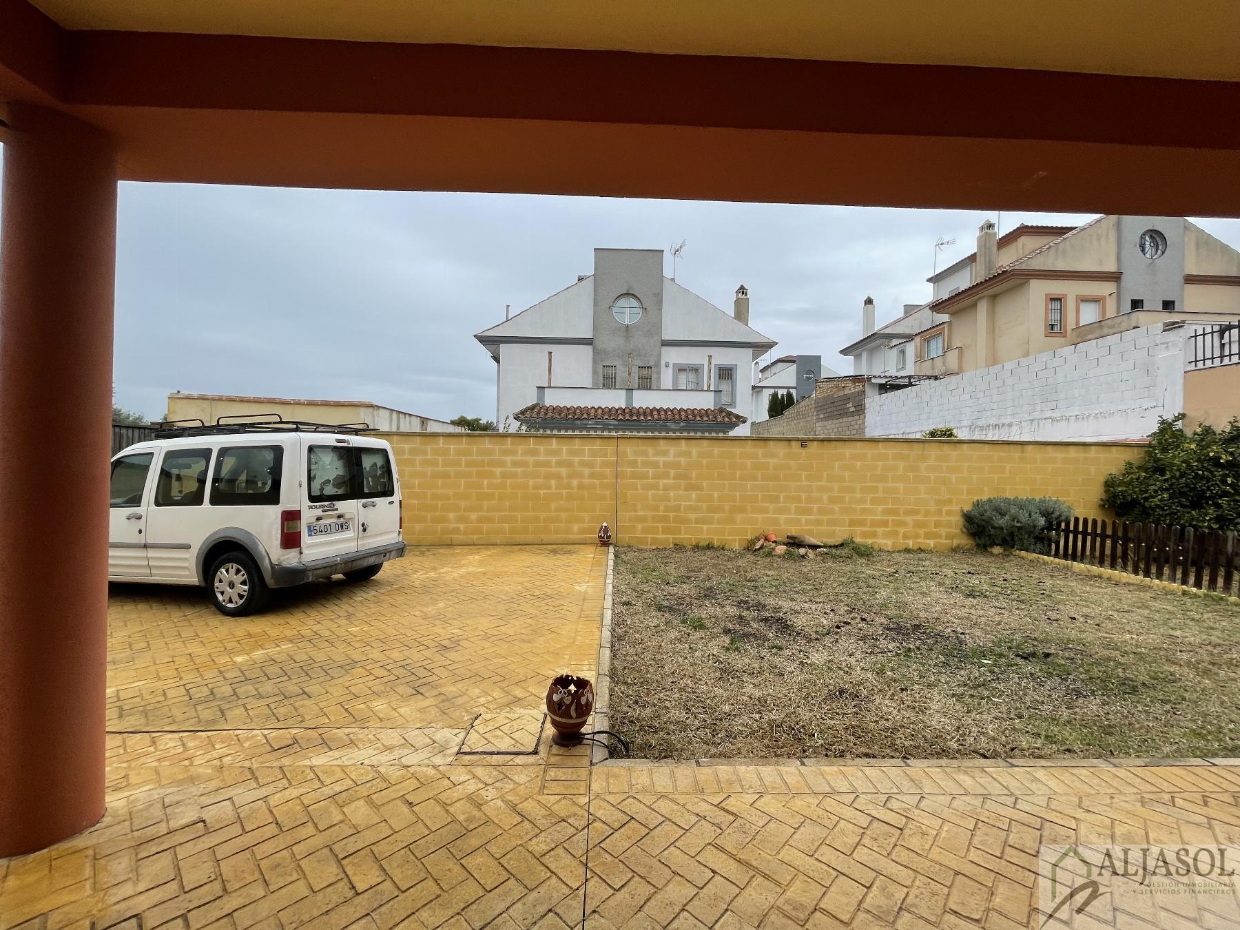 For sale of house in Salteras