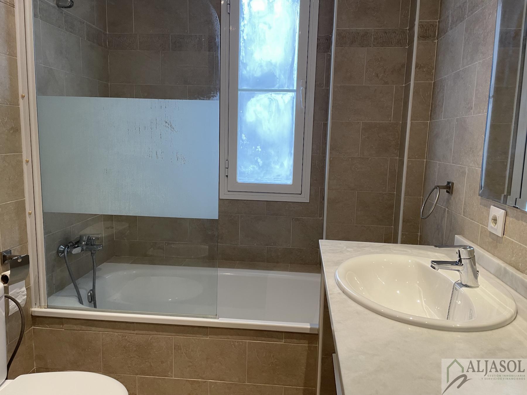 For sale of house in Salteras