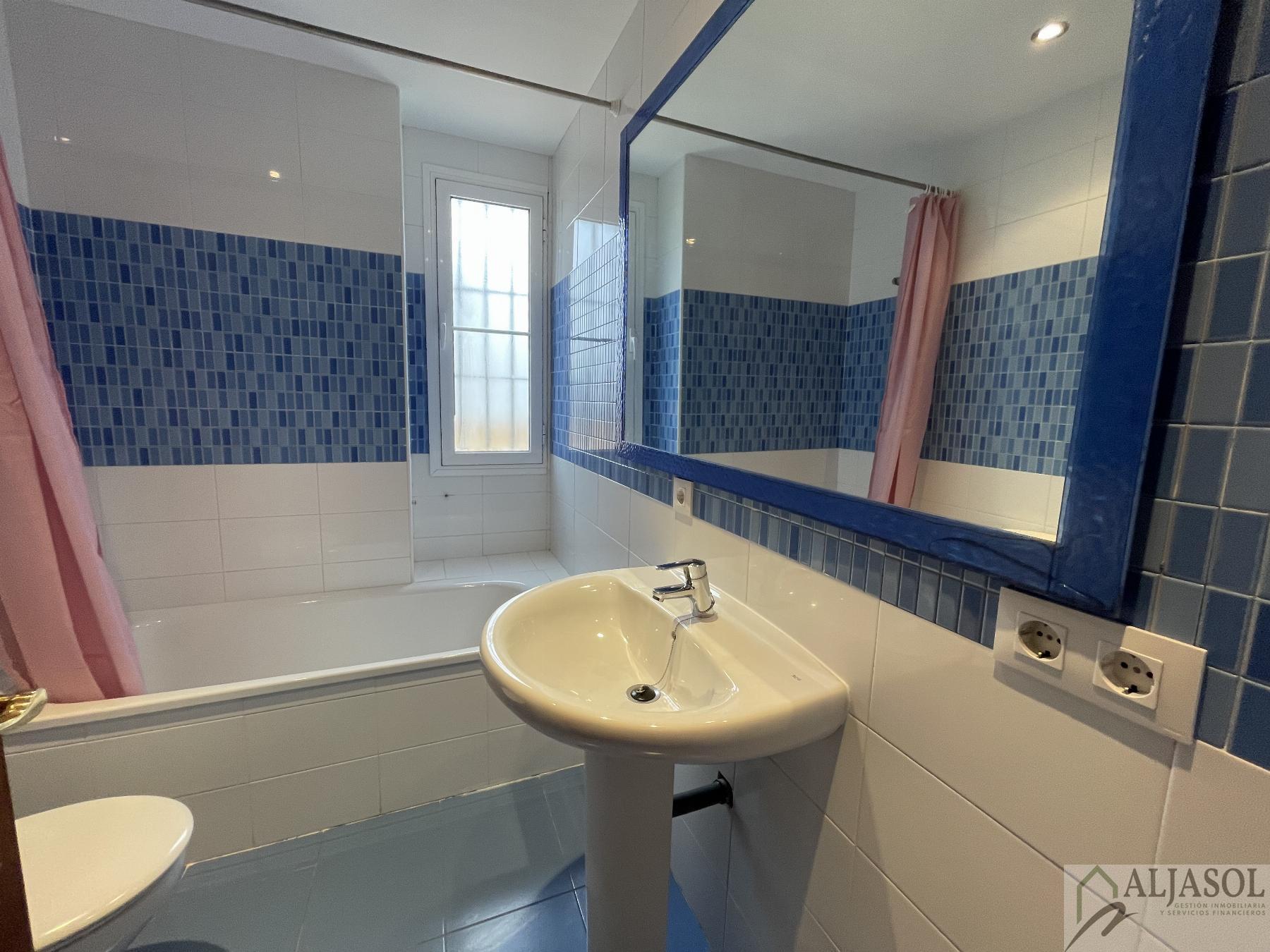 For sale of house in Salteras