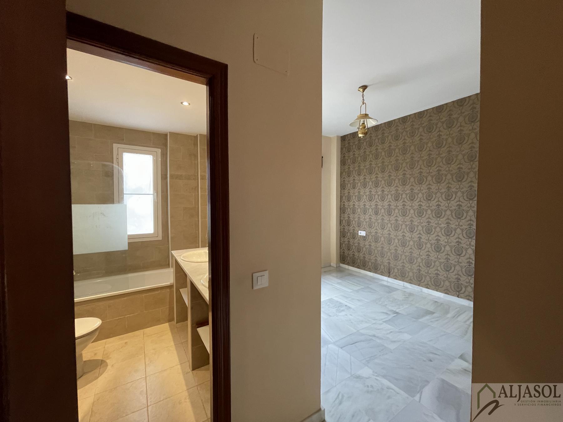 For sale of house in Salteras