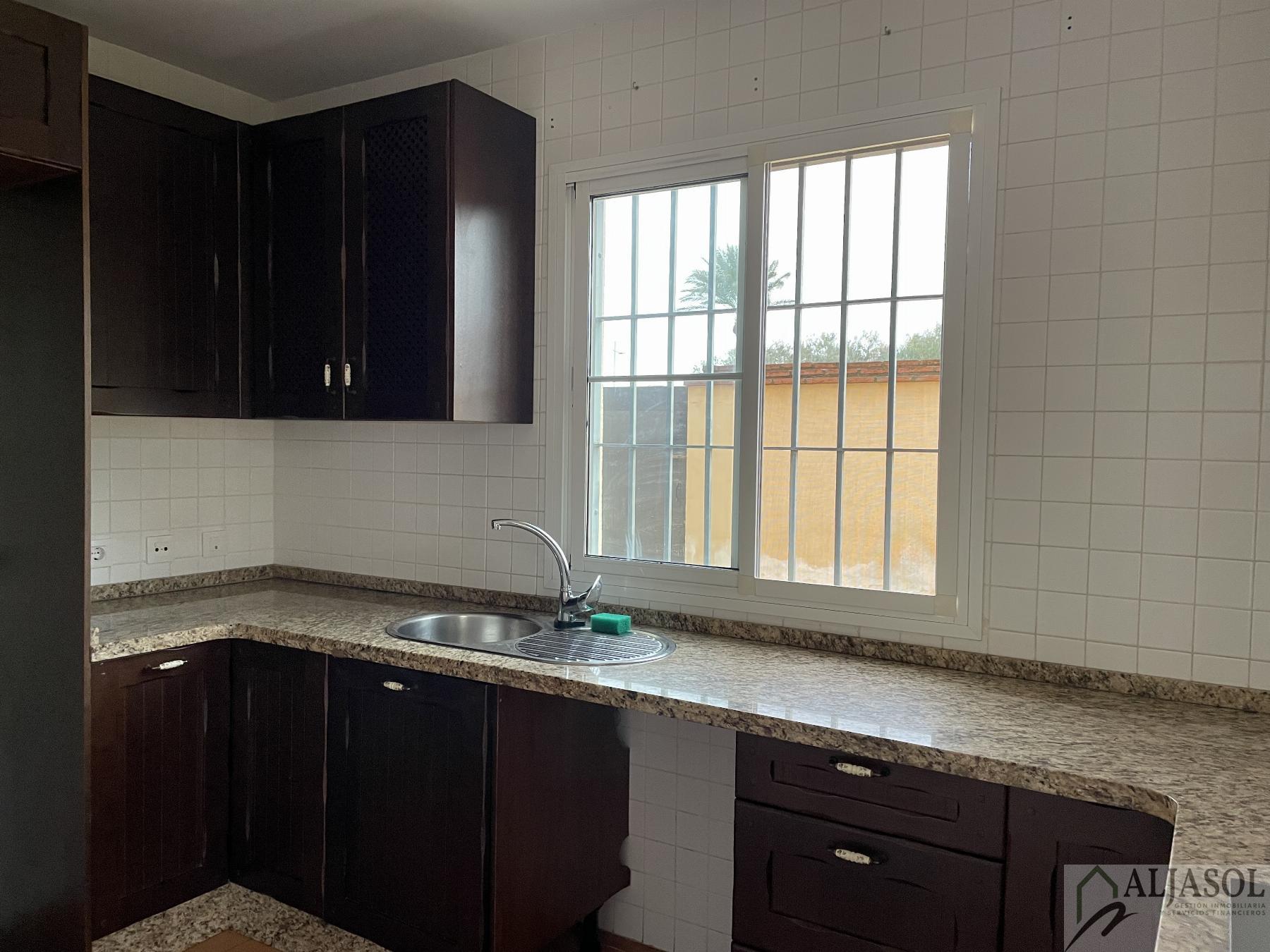 For sale of house in Salteras