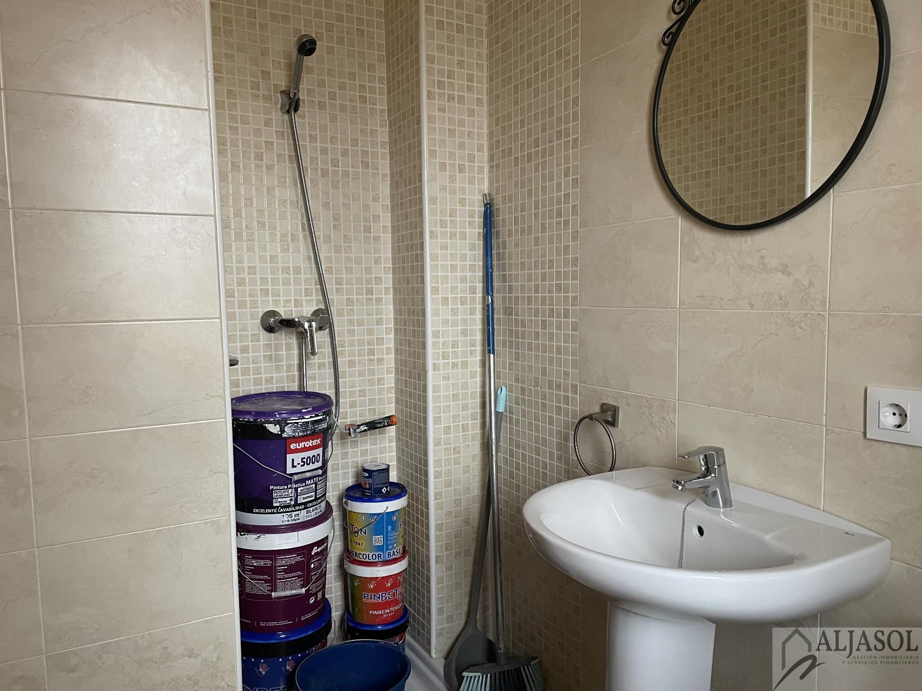 For sale of house in Salteras