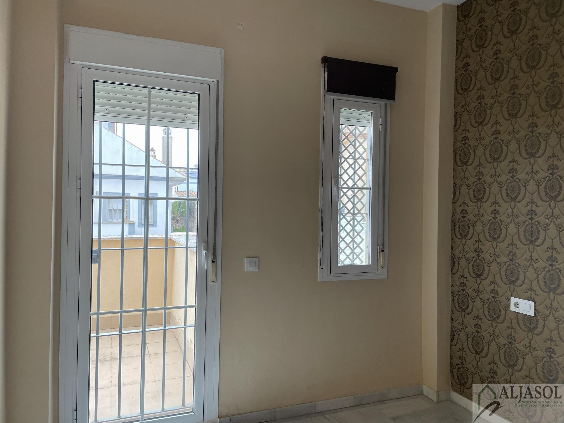 For sale of house in Salteras
