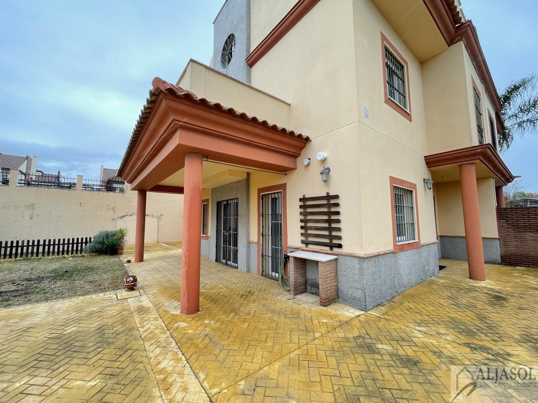 For sale of house in Salteras