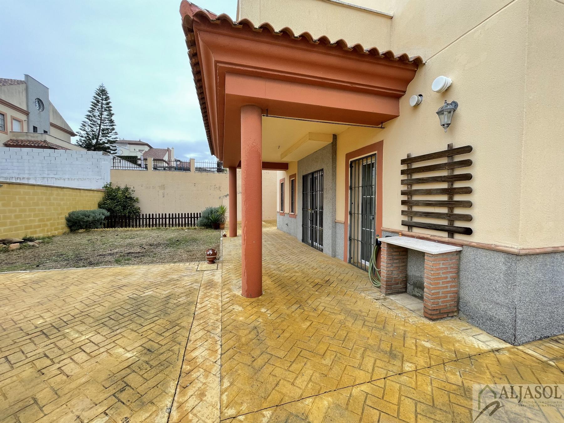 For sale of house in Salteras