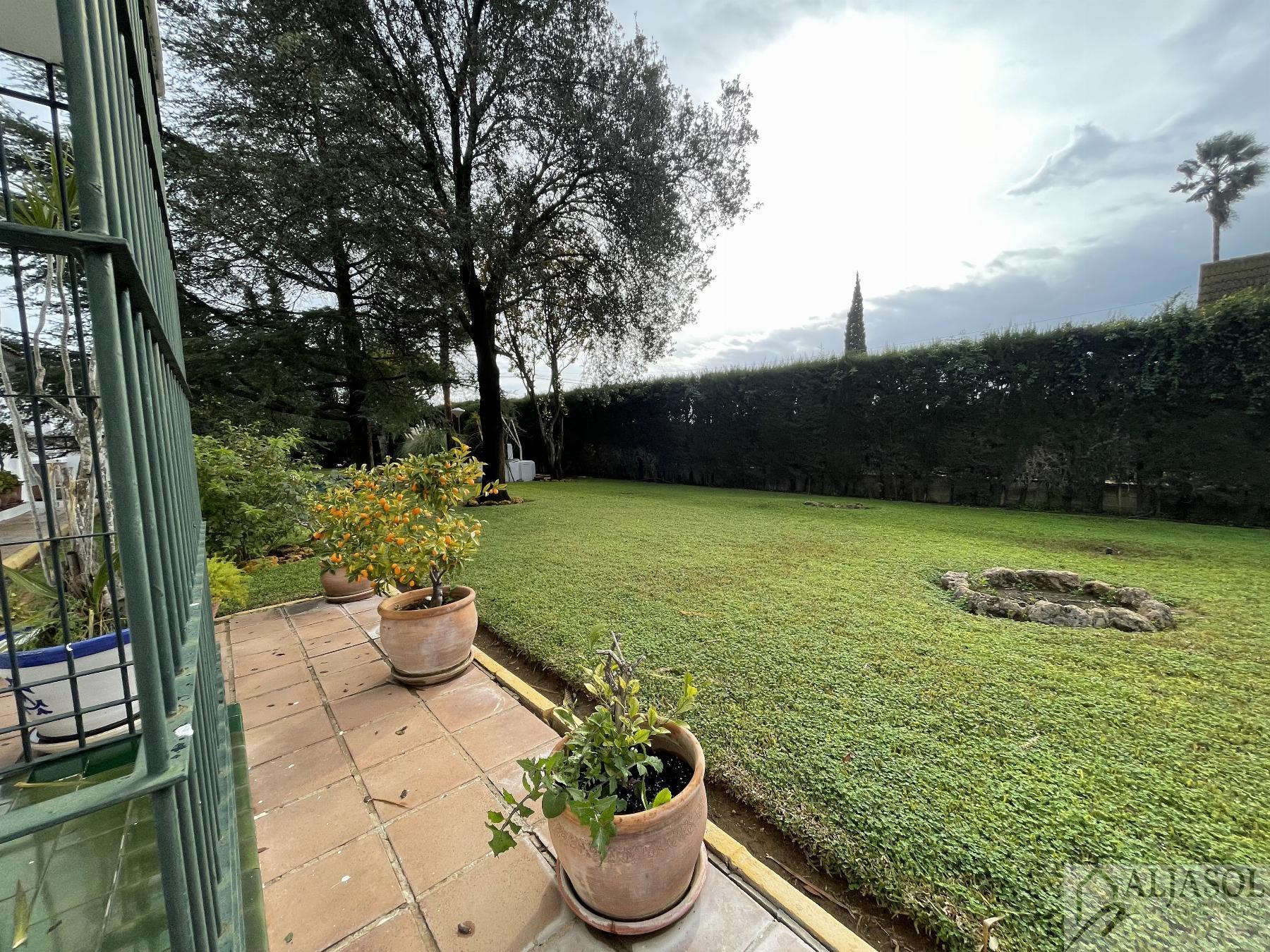 Venta de chalet en Sanlúcar la Mayor