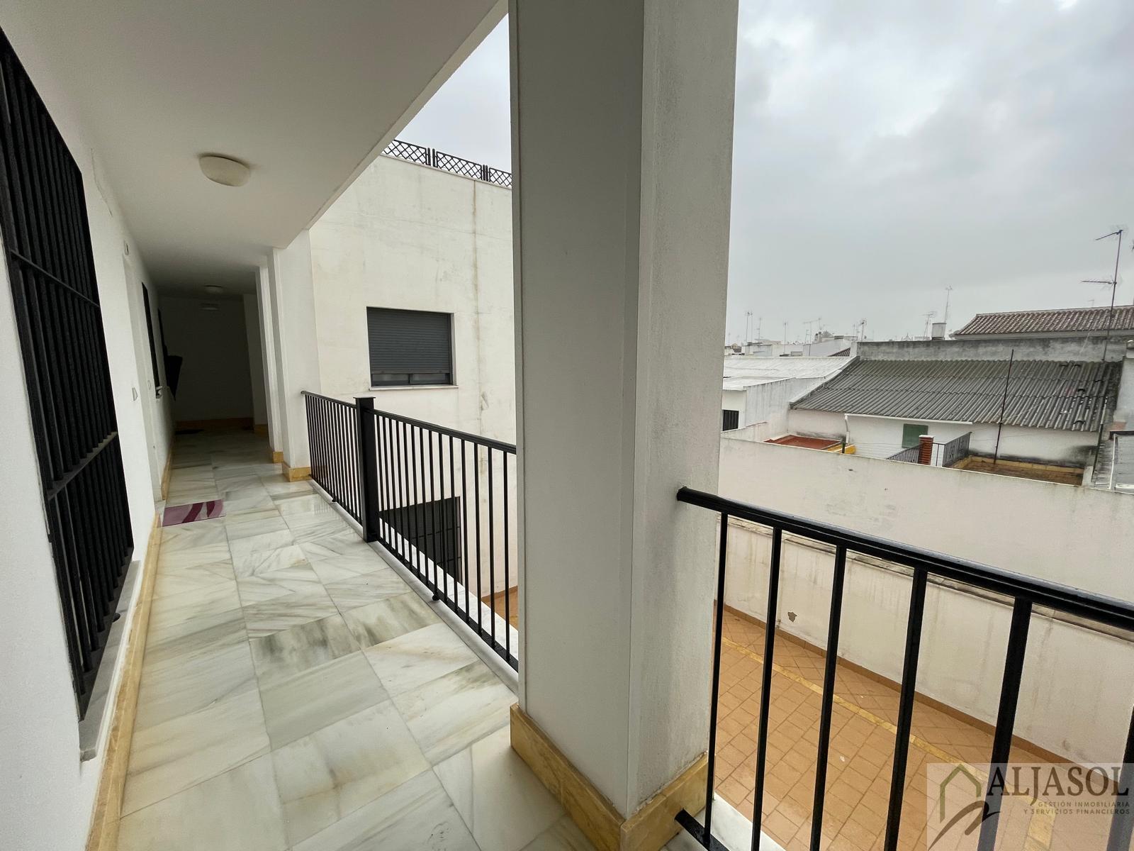 For sale of flat in Sanlúcar la Mayor