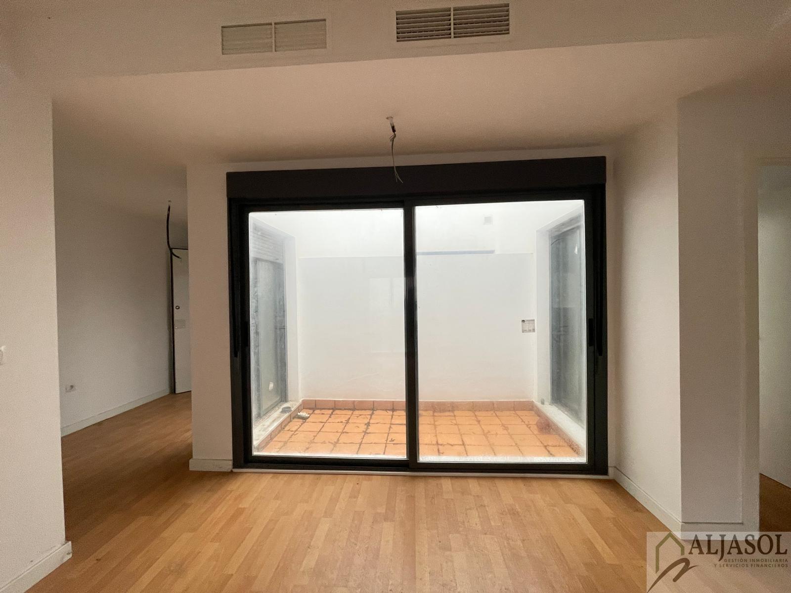 For sale of flat in Sanlúcar la Mayor