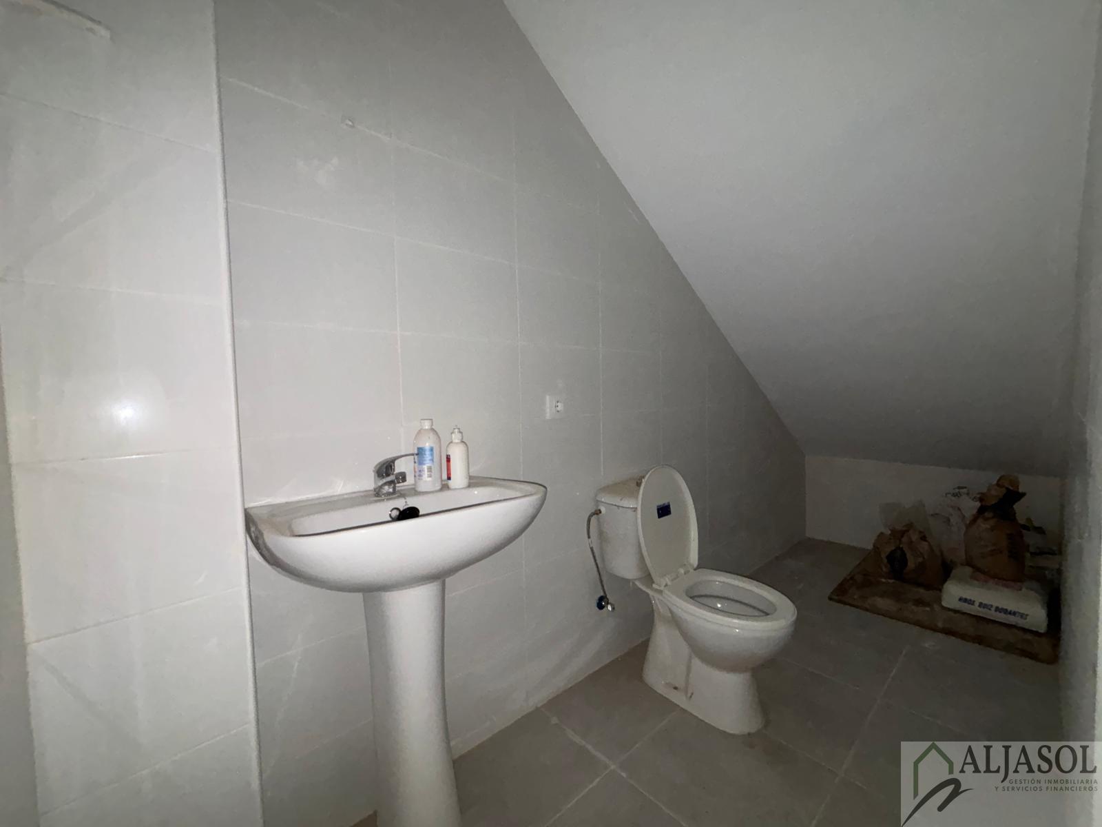 For rent of commercial in Olivares