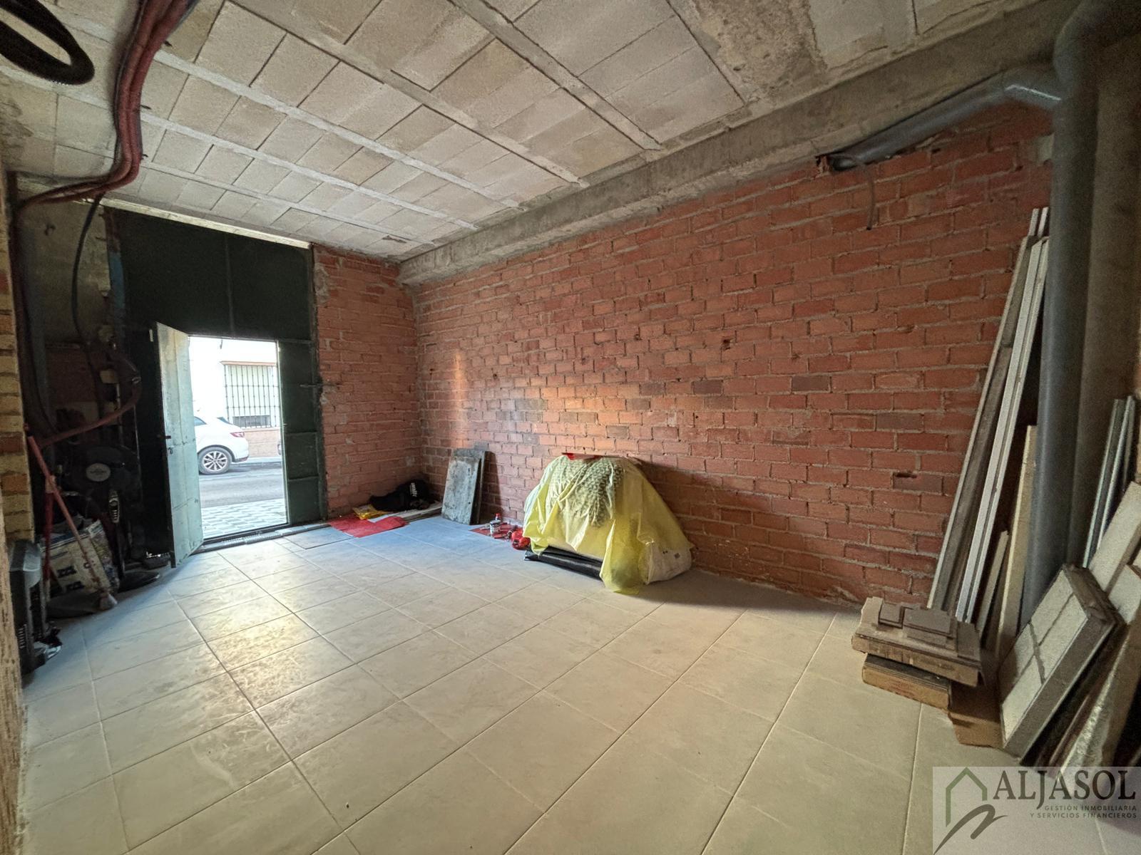 For rent of commercial in Olivares