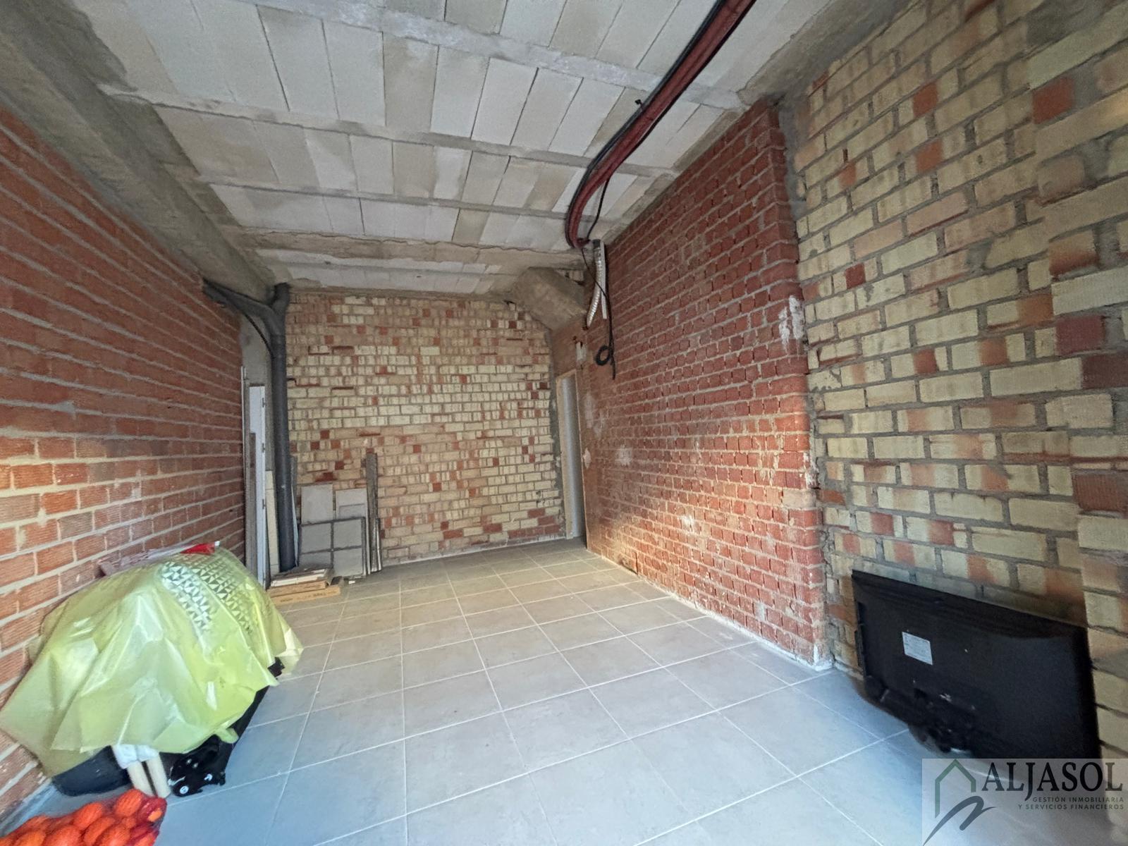For rent of commercial in Olivares