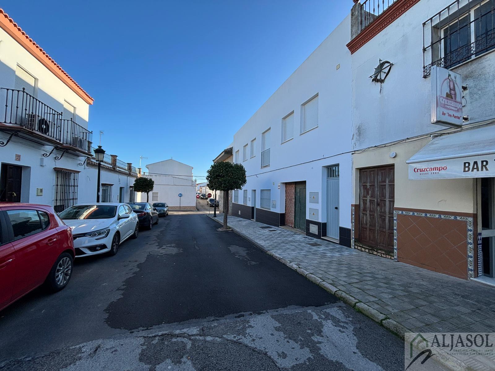 For rent of commercial in Olivares
