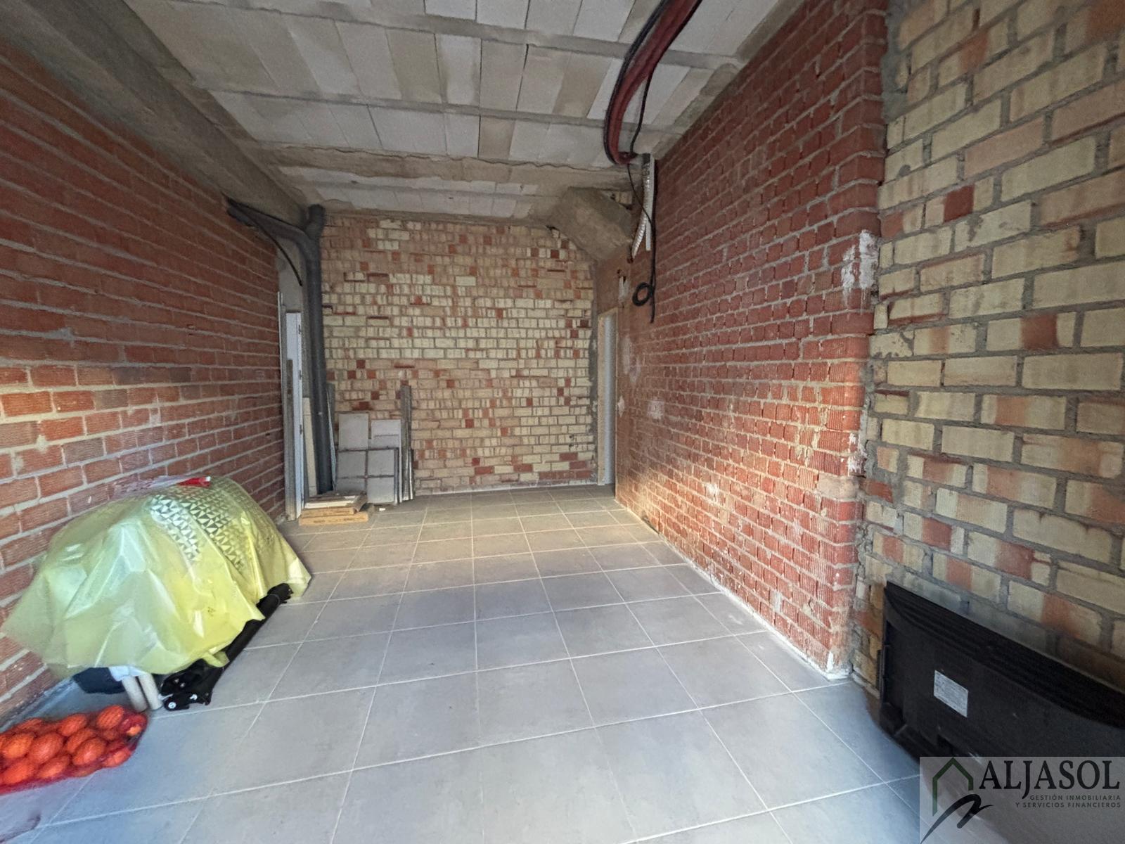 For rent of commercial in Olivares