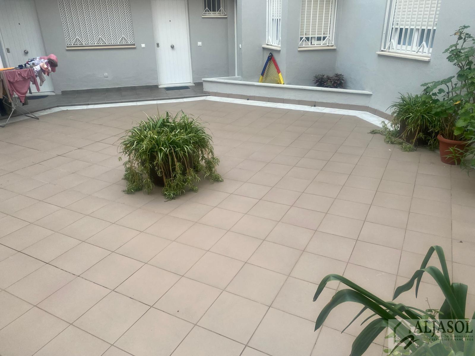 Venta de dúplex en Sanlúcar la Mayor
