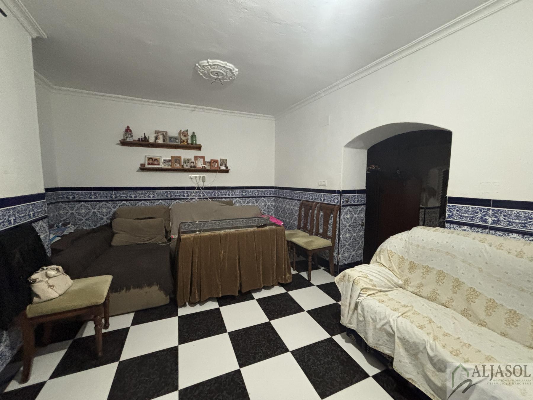 For sale of house in Salteras