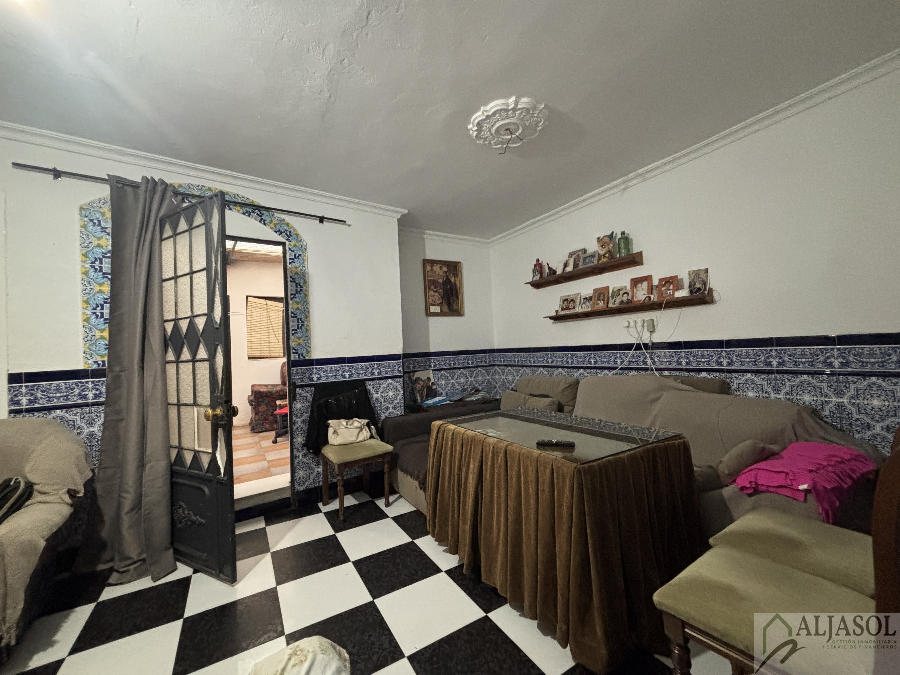 For sale of house in Salteras